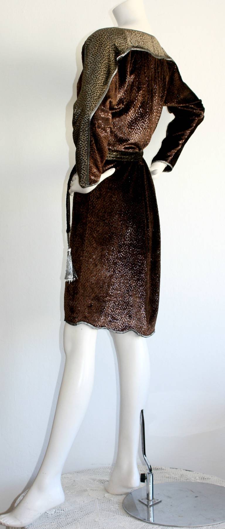 Vintage Geoffrey Beene Silk Velvet Leopard Dress W/ Tassel Belt In Excellent Condition For Sale In San Diego, CA