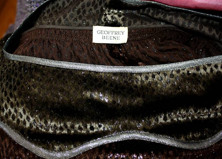 Robe léopard vintage Geoffrey Beene en velours de soie avec ceinture à pompons en vente 3