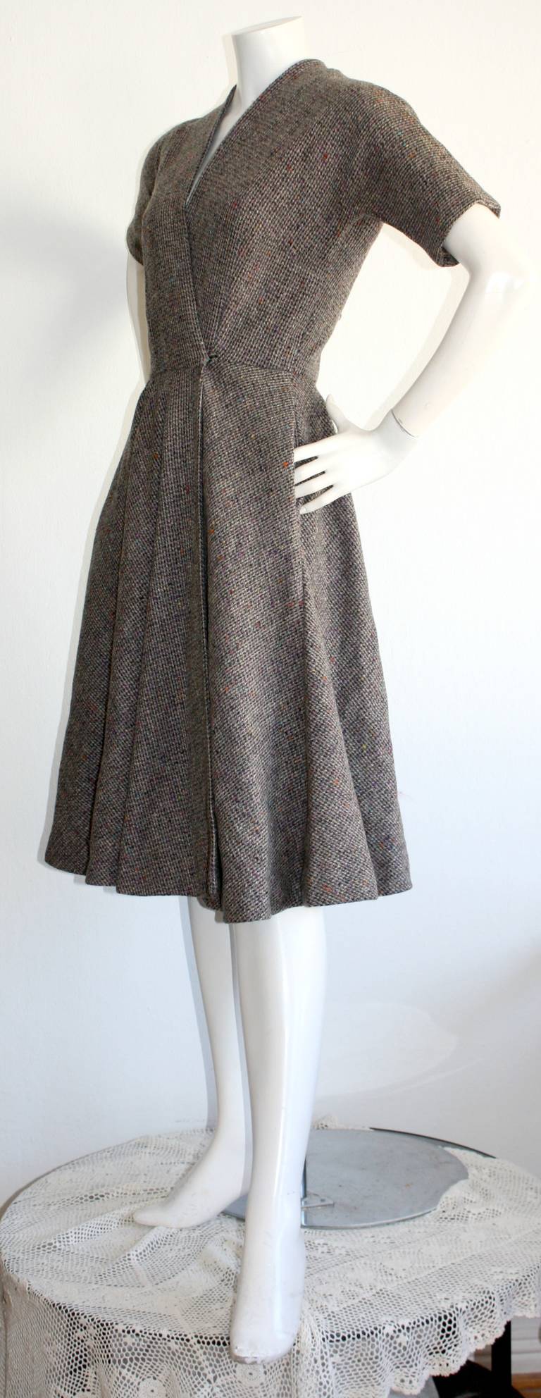 Beautiful Vintage Lilli Ann 1950s Wrap Dress Grey Purple & Colors In Excellent Condition In San Diego, CA