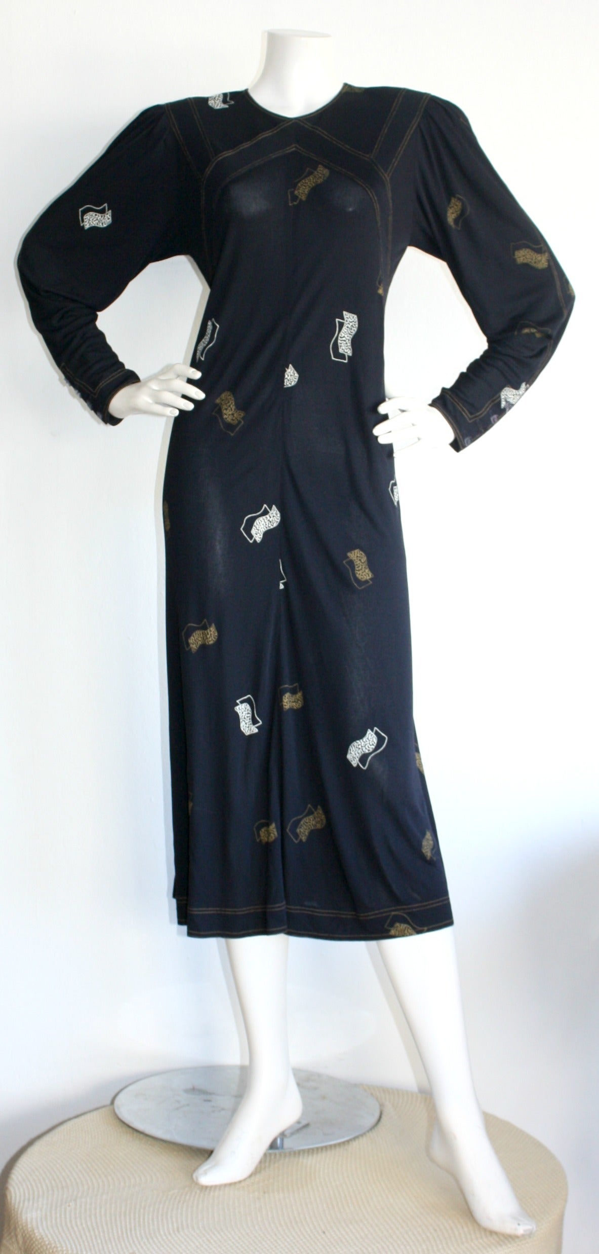 Beautiful vintage Jean Muir navy blue dress, with unique fan prints, and functional lucite buttons at cuffs and back neck. Beautiful 1930s style. Easily transitions from day to night. Silk/Rayon. In great condition. Will fit many sizes, due to fit.
