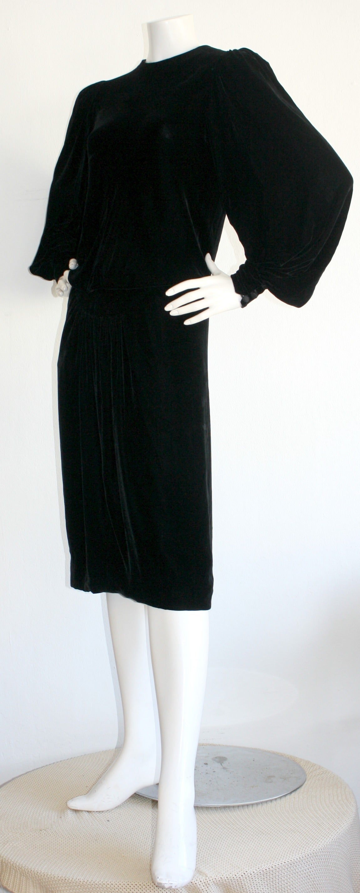 De las mujeres Vestido vintage de terciopelo negro de manga globo Oscar De La Renta en venta