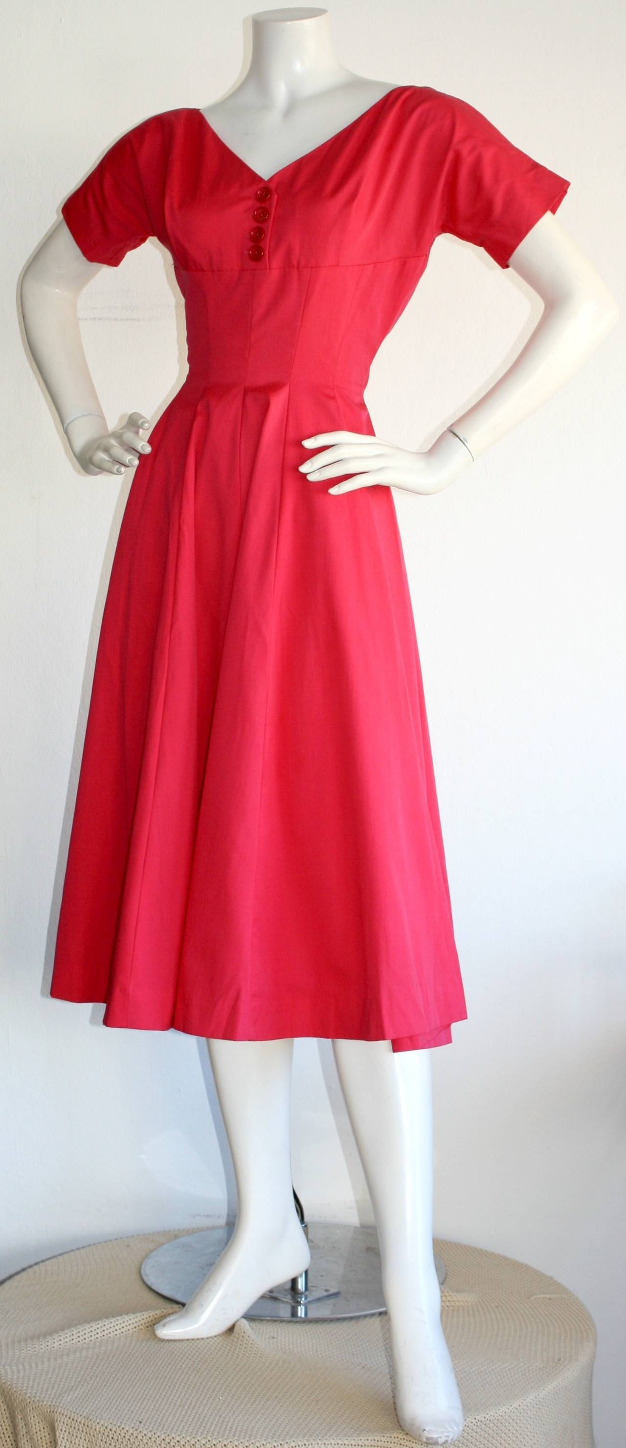 Beautiful vintage 1950s Anne Fogarty pink cotton dress! Vibrant raspberry pink color, with a striking full skirt. In great condition. Approximately Size Small.

Measurements:
36 inch bust
26 inch waist
Full hips
45 inches from top shoulder to