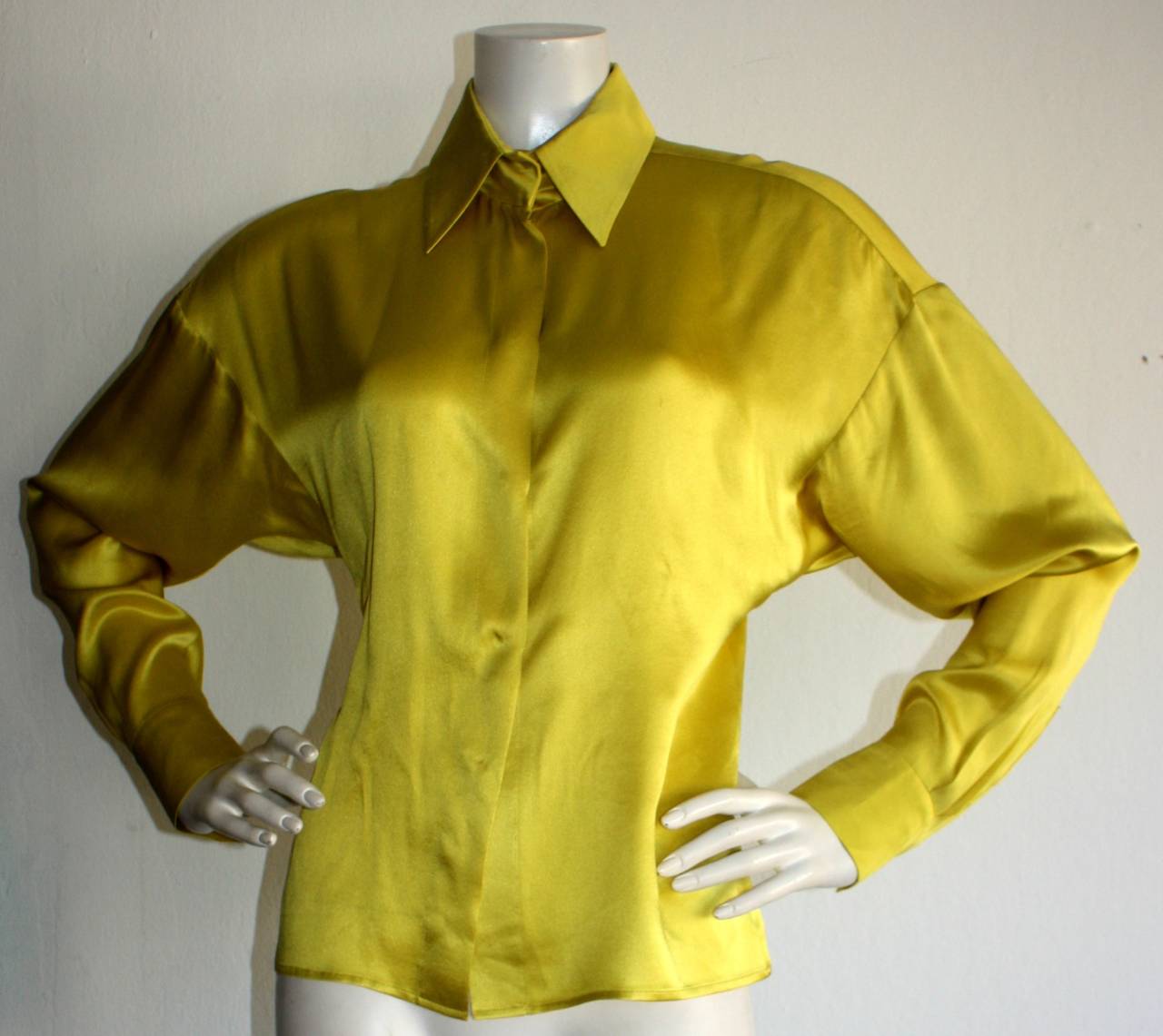Gorgeous vintage YSL Rive Gauche chartreuse silk blouse! Hidden snaps up the front, and at cuffs. In great condition. Marked Size 38

Measurements:
42 inch bust
34 inch waist