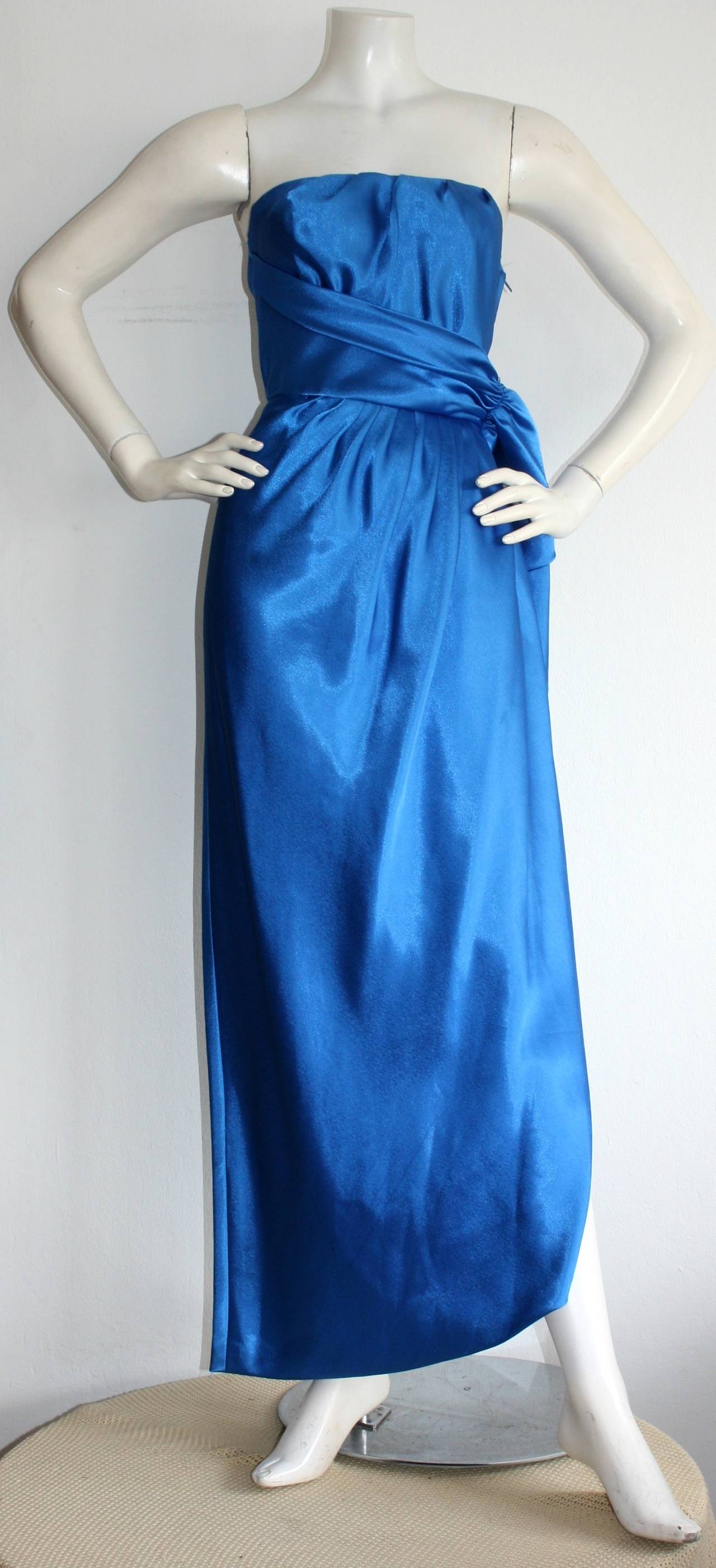 Magnifique robe et châle grecs en soie bleue vintage Frank Usher Neiman Marcus Excellent état - En vente à San Diego, CA