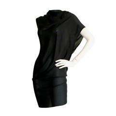 Schönes schwarzes Kleid von Alexander McQueen vor seinem Tod aus "seiner" letzten Kollektion