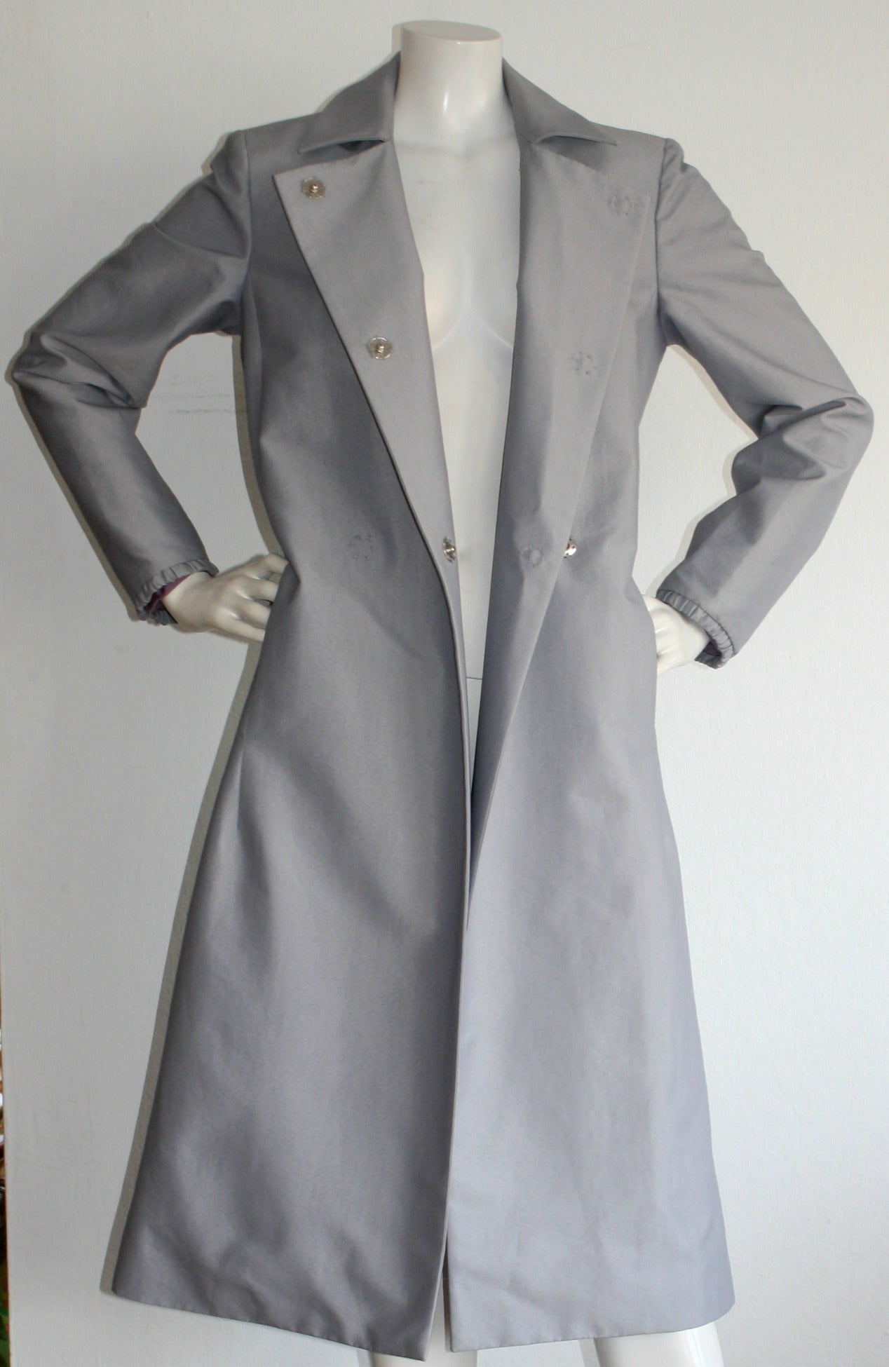 Beautiful periwinkle blue MARC JACOBS early 2000s y2k cotton blend Spy Trench Coat. Great detailing at the cuffs. Double Breasted style, that feature oversized interior snaps. Looks great open or closed! Fully lined. In great condition. 
Marked Size