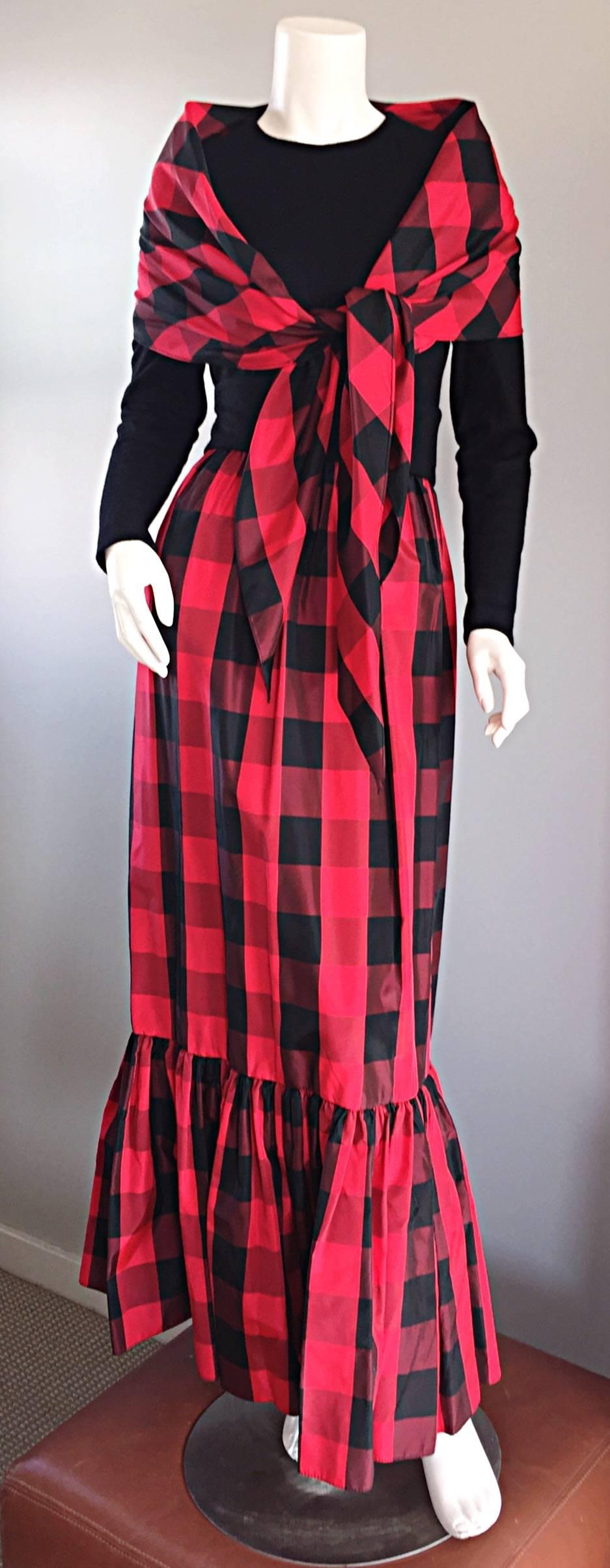 Such a chic vintage early 1970s ANNE FOGARTY black and red checkered dress, with matching shawl! Skirt features oversized gingham print on a silk taffeta, with a pleated flared hem. Sleek long black sleeves. Wonderful fit, that flatters the curves.