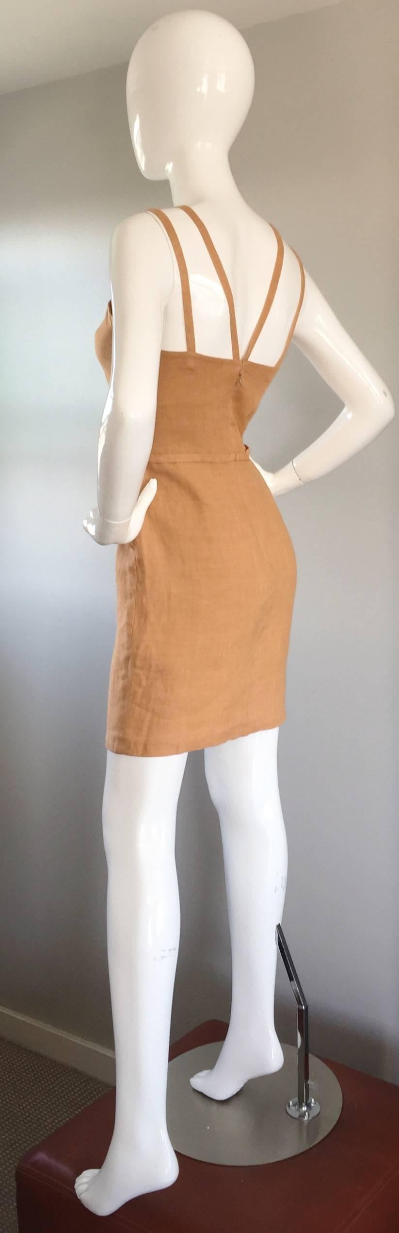 Such a chic late 1970s / early 1980s BILL BLASS linen dress! Features a chic double strap, that criss-crosses in the back. Slight peplum in the front, adorned with a stitched-on bow on left waist. Such a figure flattering dress from one of the top