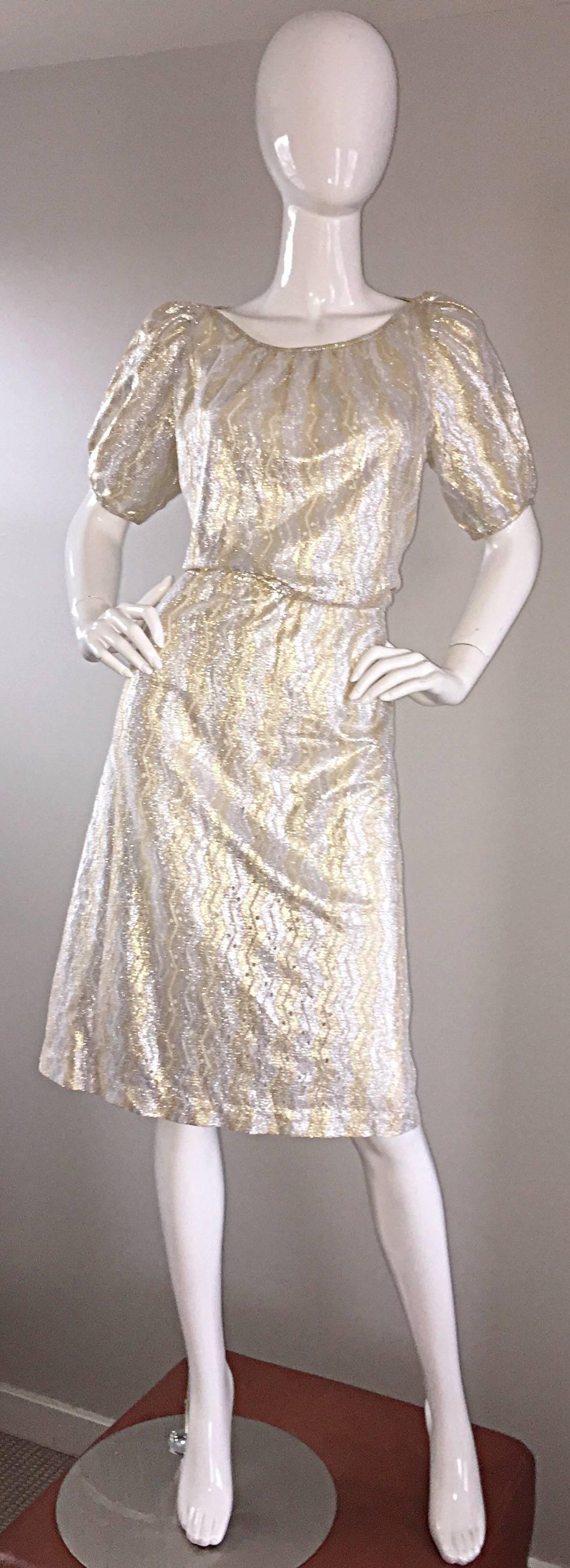 Vintage Sultana / Adini Vestido de manga corta de ganchillo de seda metálica plateada y dorada en venta 1
