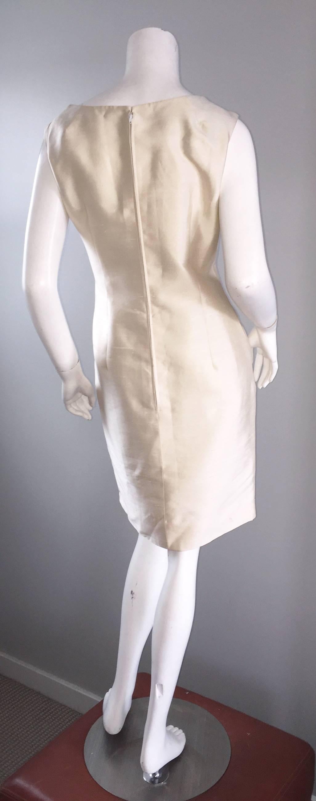 Women's Chic 1960s Ivory Off White Raw Silk Vintage Shift Dress w/ Oversized Bow Collar