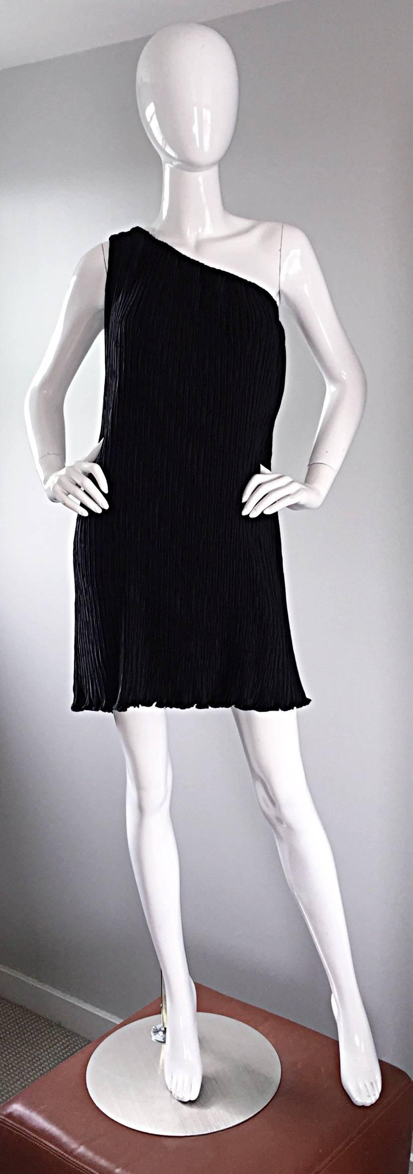 Beautiful vintage MARY MCFADDEN fortuny pleated black one-shoulder dress! Signature silk fortuny pleats that McFadden is renowned at working with! Such a flattering little black dress, that can easily transition from a day to night event. Hidden