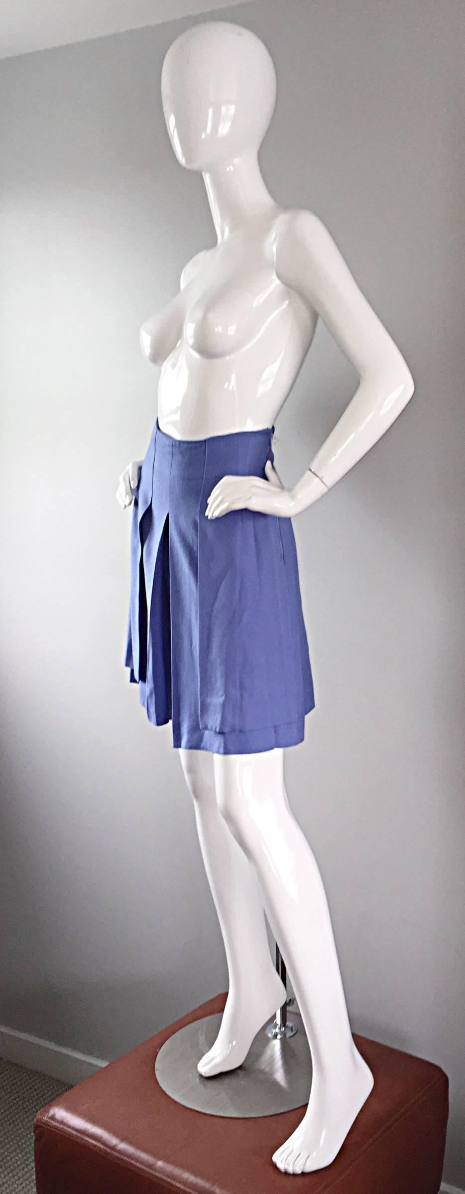 1980er Emanuelle Khanh Vintage hoch gewaschene Periwinkle-Shorts in Blau, hergestellt in Frankreich (Violett) im Angebot