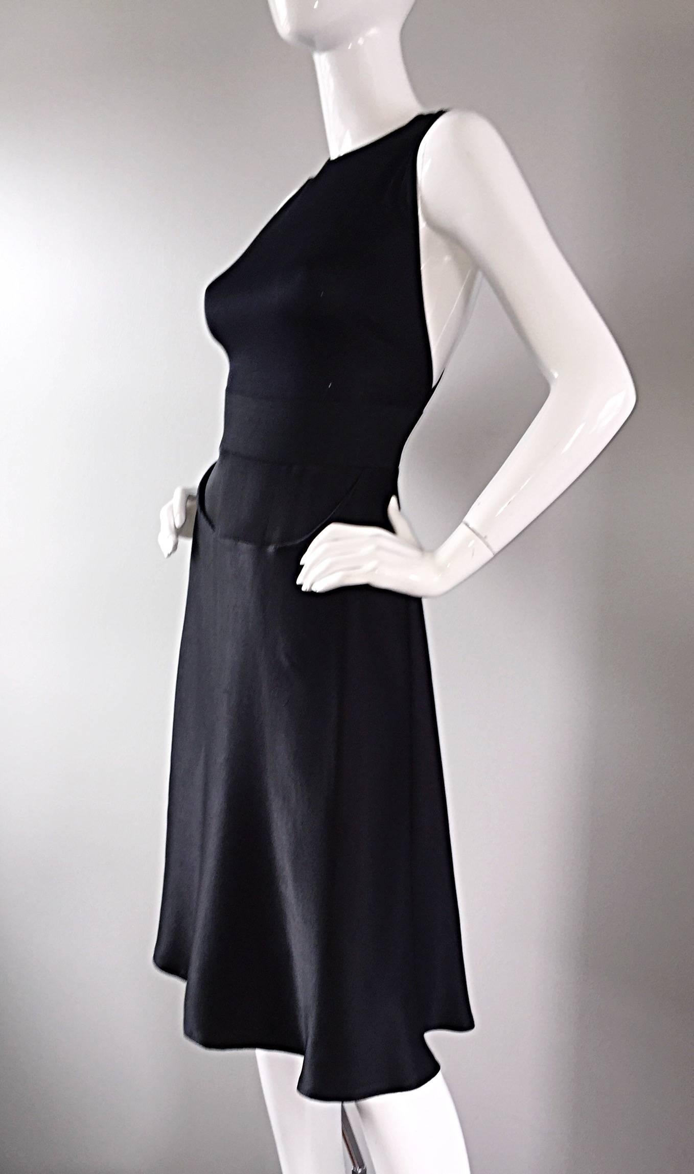 Vintage Geoffrey Beene 90er Minimalist ' Criss Cross ' 1990er Schwarzes Seidenkleid im Zustand „Hervorragend“ im Angebot in San Diego, CA