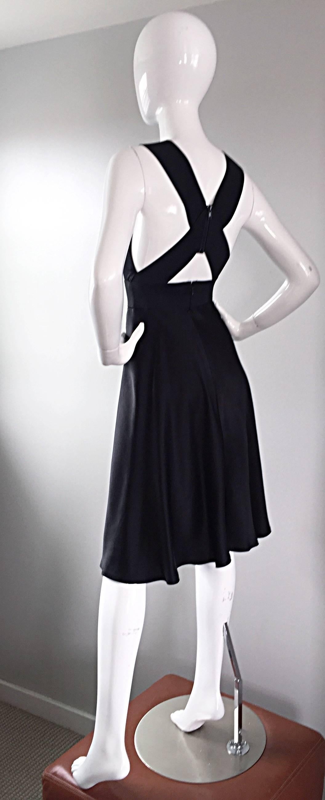 Vintage Geoffrey Beene 90er Minimalist ' Criss Cross ' 1990er Schwarzes Seidenkleid Damen im Angebot