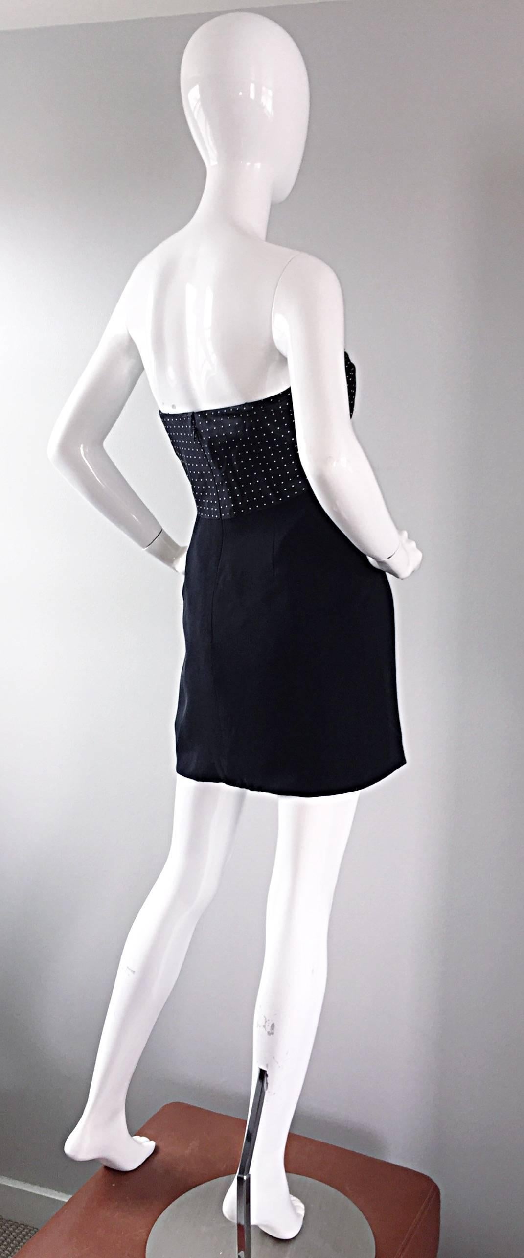 Donna Vestito vintage senza spalline Geoffrey Beene anni '90 a pois bianchi e neri in vendita