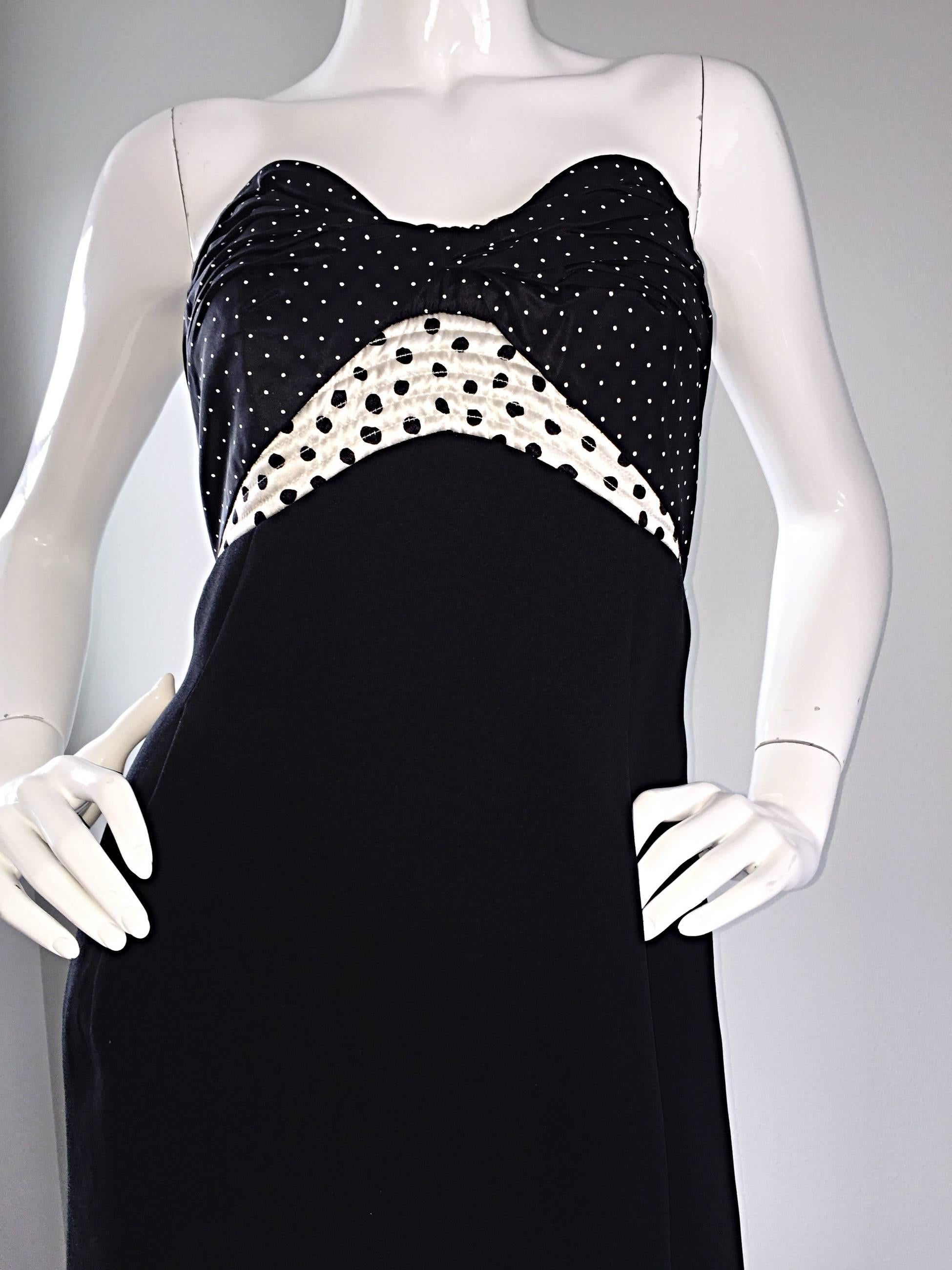 Vintage Geoffrey Beene 1990s Schwarz und Weiß Polka Dot Vintage trägerloses Kleid  im Zustand „Hervorragend“ im Angebot in San Diego, CA