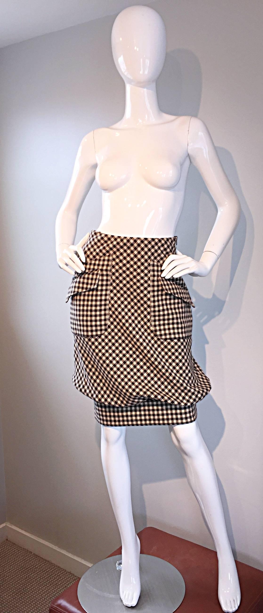 Spectacular early 2000s VALENTINO brown and ivory gingham wool bubble hem skirt! Features two cargo pockets on each side of the front waist. Flattering fit, with an impressive bubble hem that features a tapered banded hem. Hidden zipper up the side,