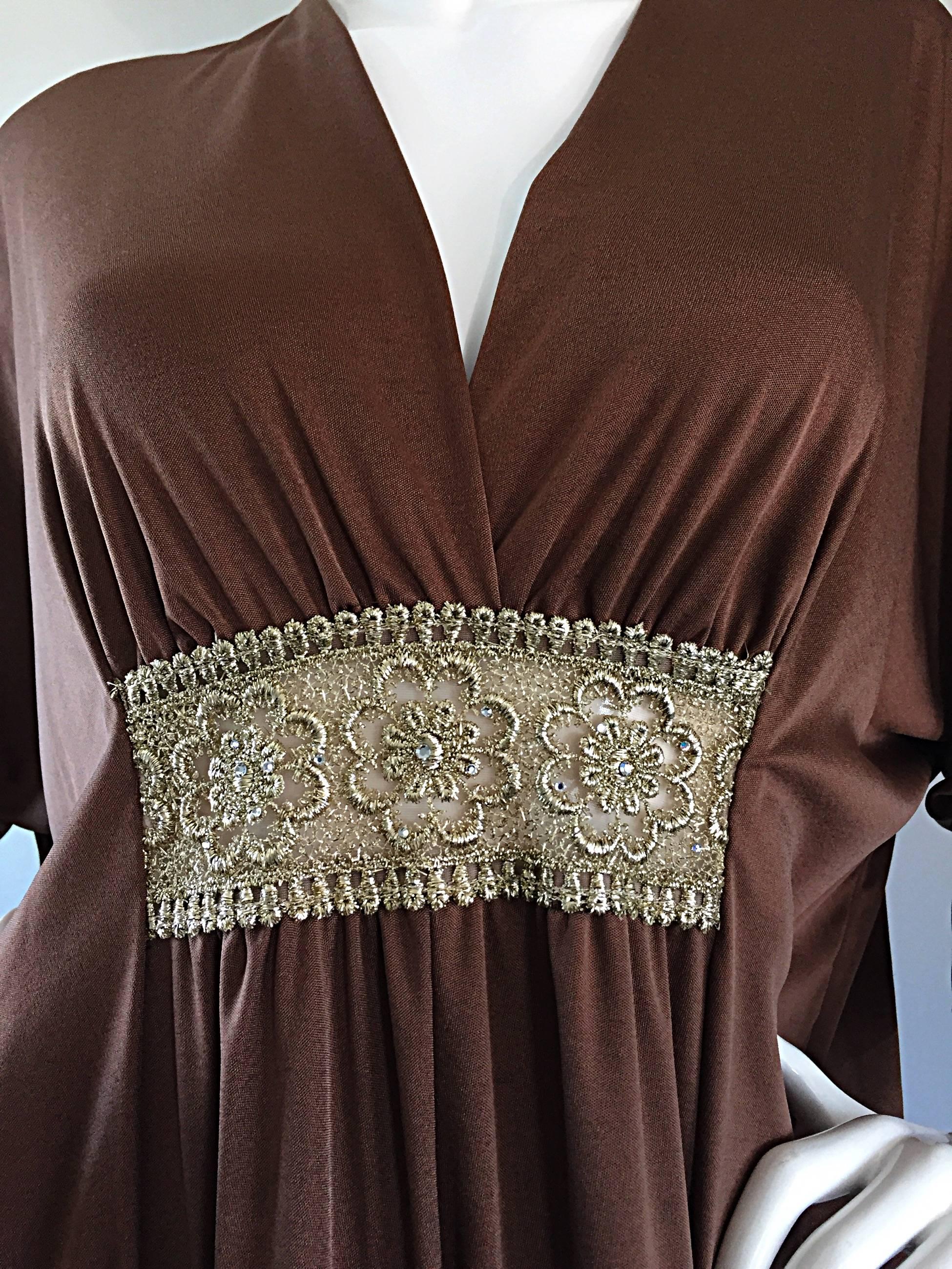 Vintage Lucie Ann de Beverly Hills Marrón claro + dorado Vestido caftán griego en Excelente Estado en San Diego, CA