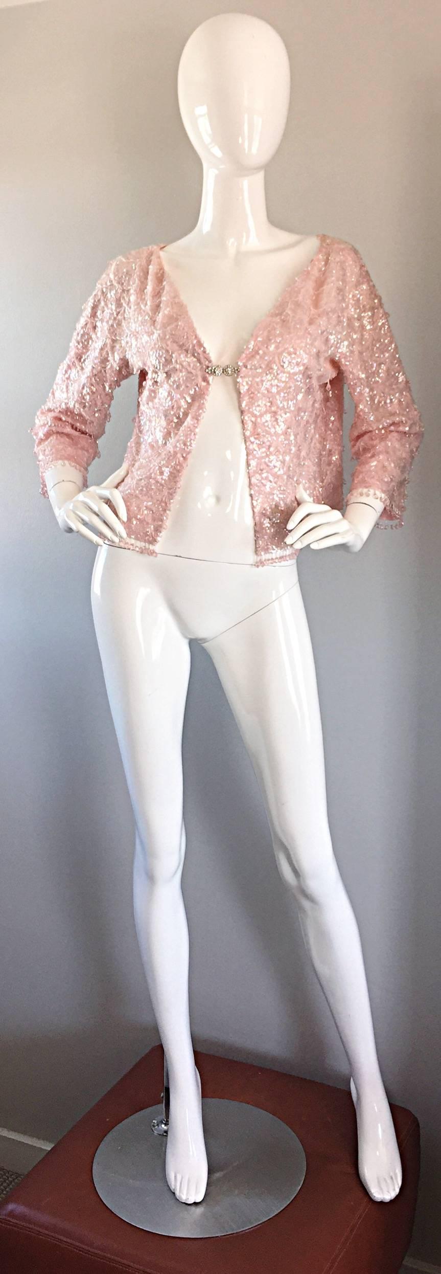 Marron Magnifique cardigan en soie rose clair des années 1950 en perles de soie avec strass et paillettes en vente