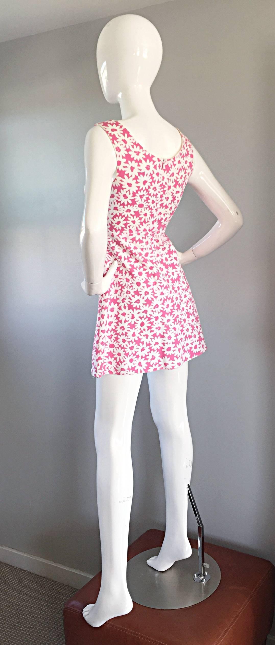 Women's Adorable 1990s Jill Stuart Pink + White Daisy Print A - Line 90s Babydoll Dress  For Sale