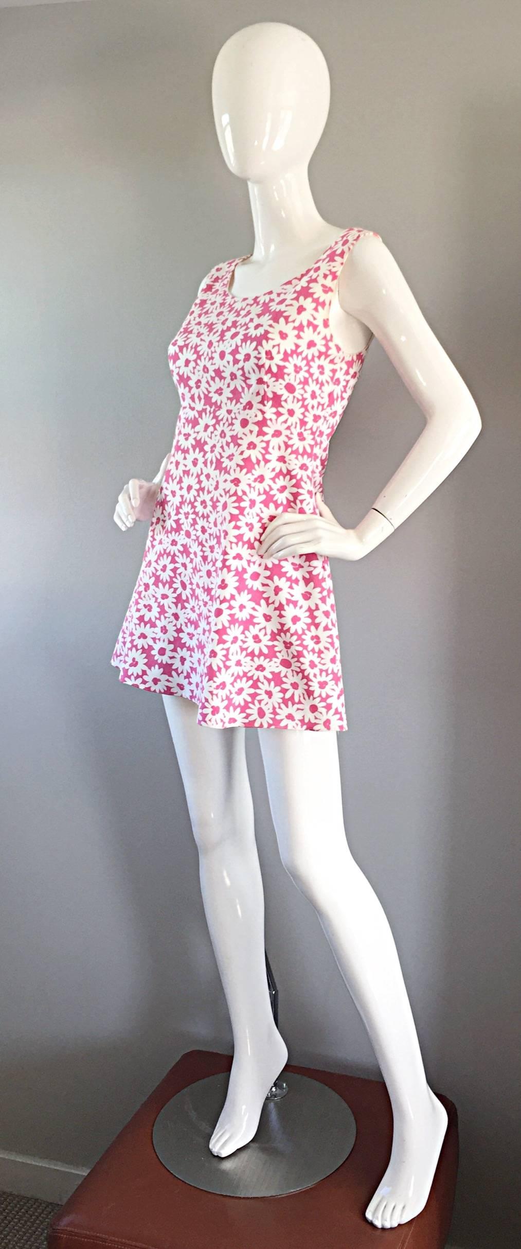 Adorable 1990s Jill Stuart Pink + White Daisy Print A - Line 90s Babydoll Dress  In Excellent Condition For Sale In San Diego, CA
