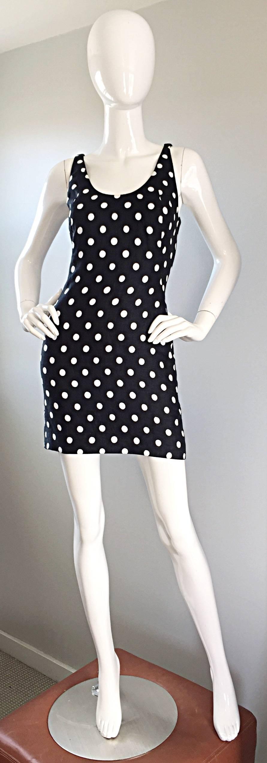 Incredible vintage GEOFFREY BEENE black and white polka dot linen dress! Amazing fit, with a classic print. Extremely well made, with hand-sewn finishings. The best of the best linen, which does not wrinkle easily. Fully lined. Hidden zipper, with