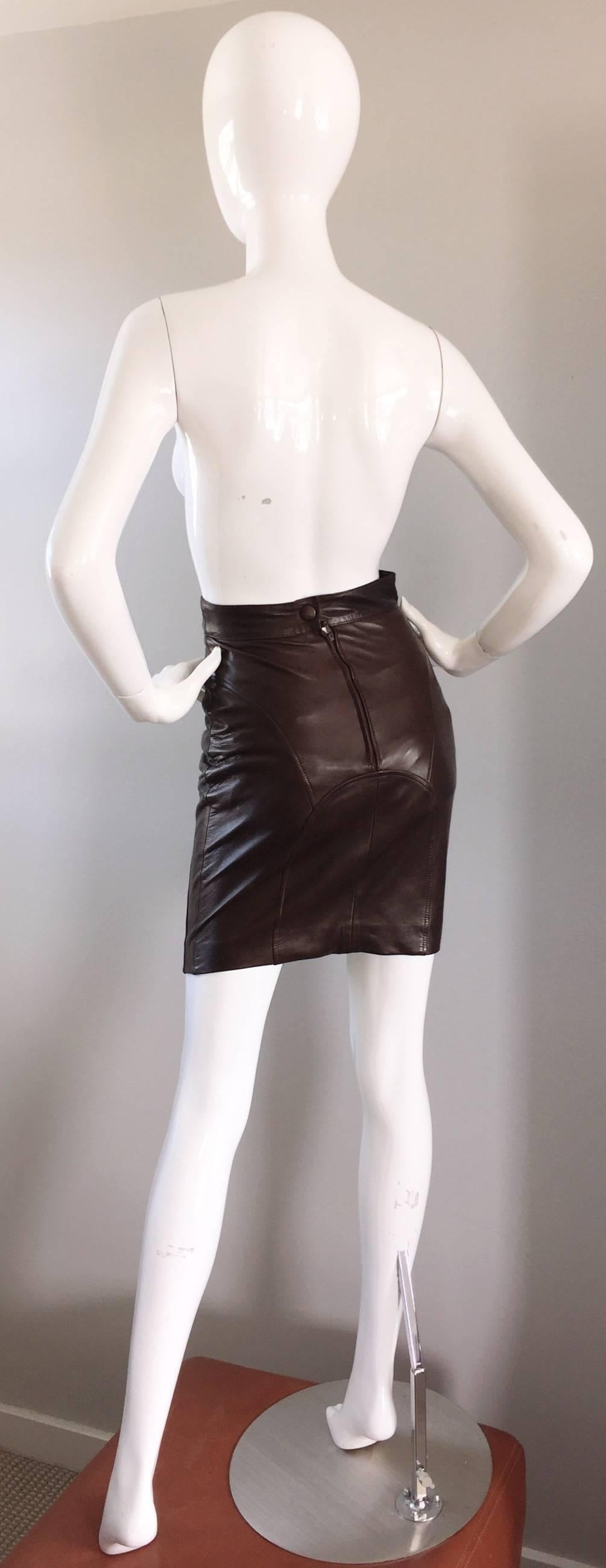 90s Jean Claude Jitrois Vintage Chocolate Brown Leather Sexy BodyCon Mini Skirt  In Excellent Condition For Sale In San Diego, CA