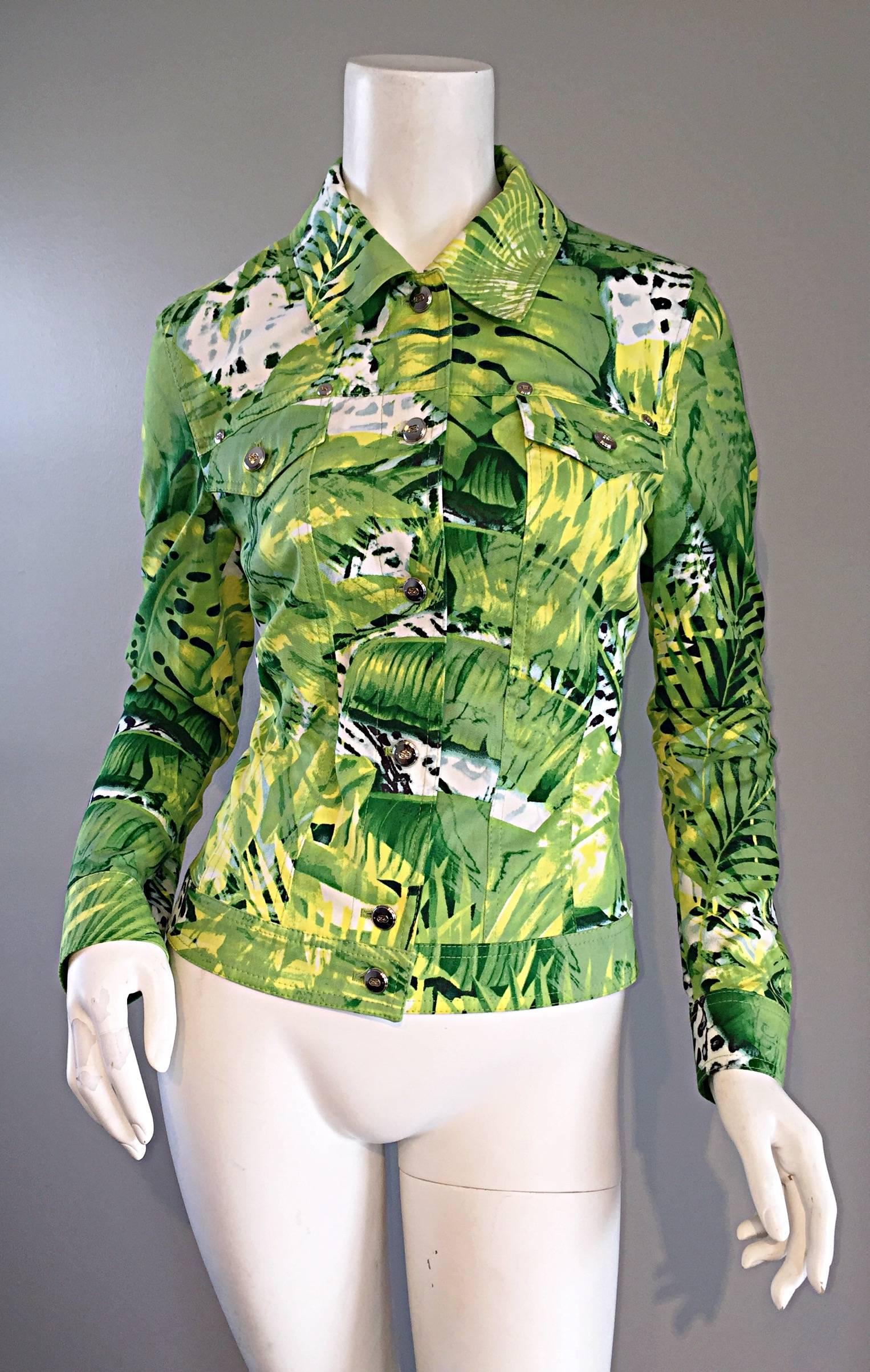 Amazing brand new ESCADA cotton jacket! Denim style, with banana leaves and palm trees printed throughout in vibrant hues of green. Silver buttons, embossed discreetly with the Escada logo, down the bodice, at each from breast pocket, and at each