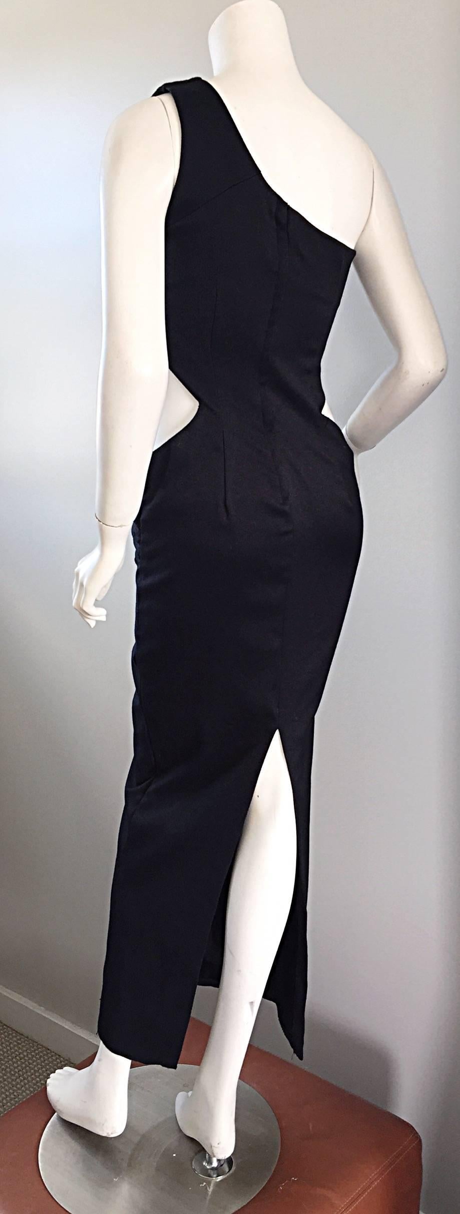 Black Vintage One Shoulder Cutout BodyCon Grecian Dress, 1990s   In Excellent Condition For Sale In San Diego, CA