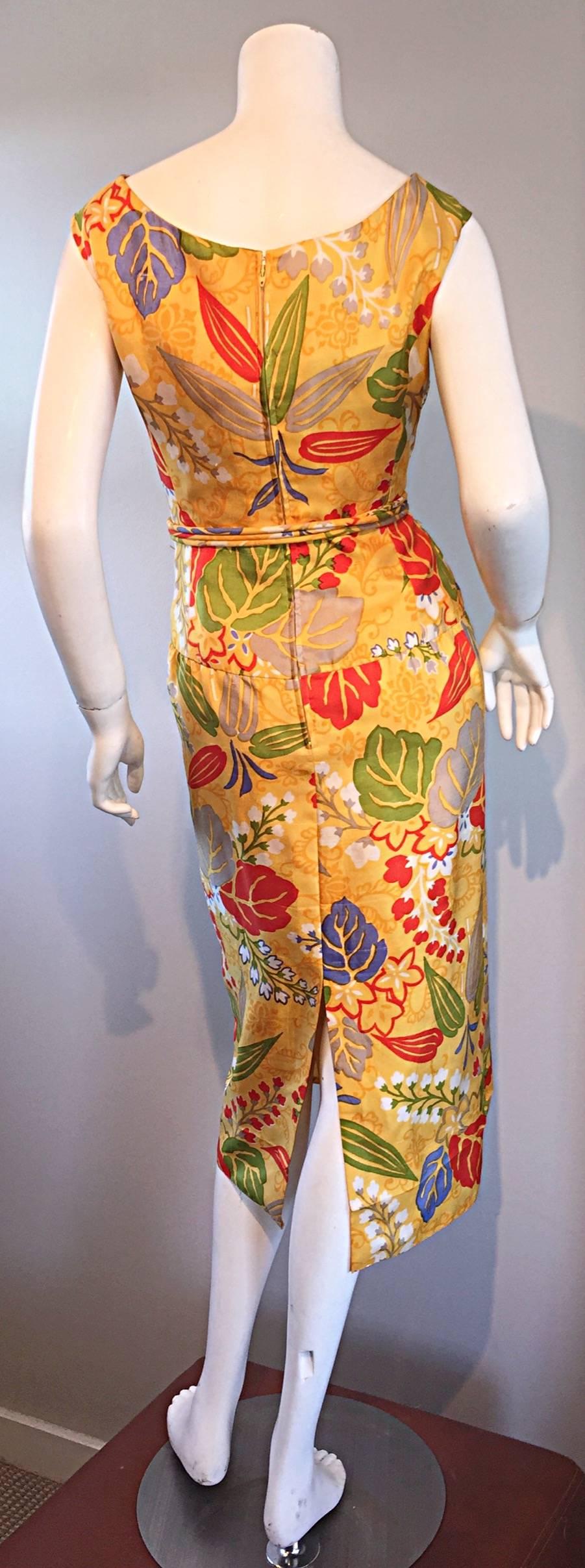 Années 1950 Adele Simpson Vintage ' Feuilles + Fleurs ' Robe en soie jaune colorée des années 50  Pour femmes en vente