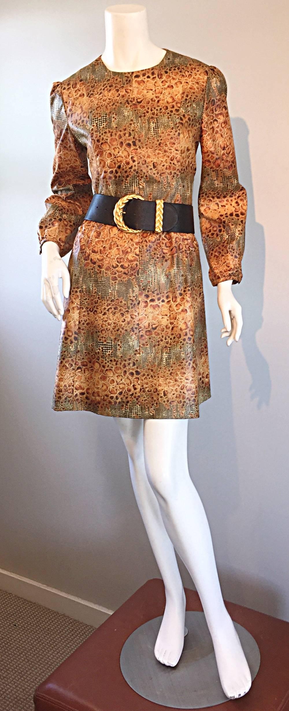1960er Jahre Alligator + Schlange Reptil Print Vintage A - Linie 60er Jahre Braunes Mod Kleid Damen im Angebot