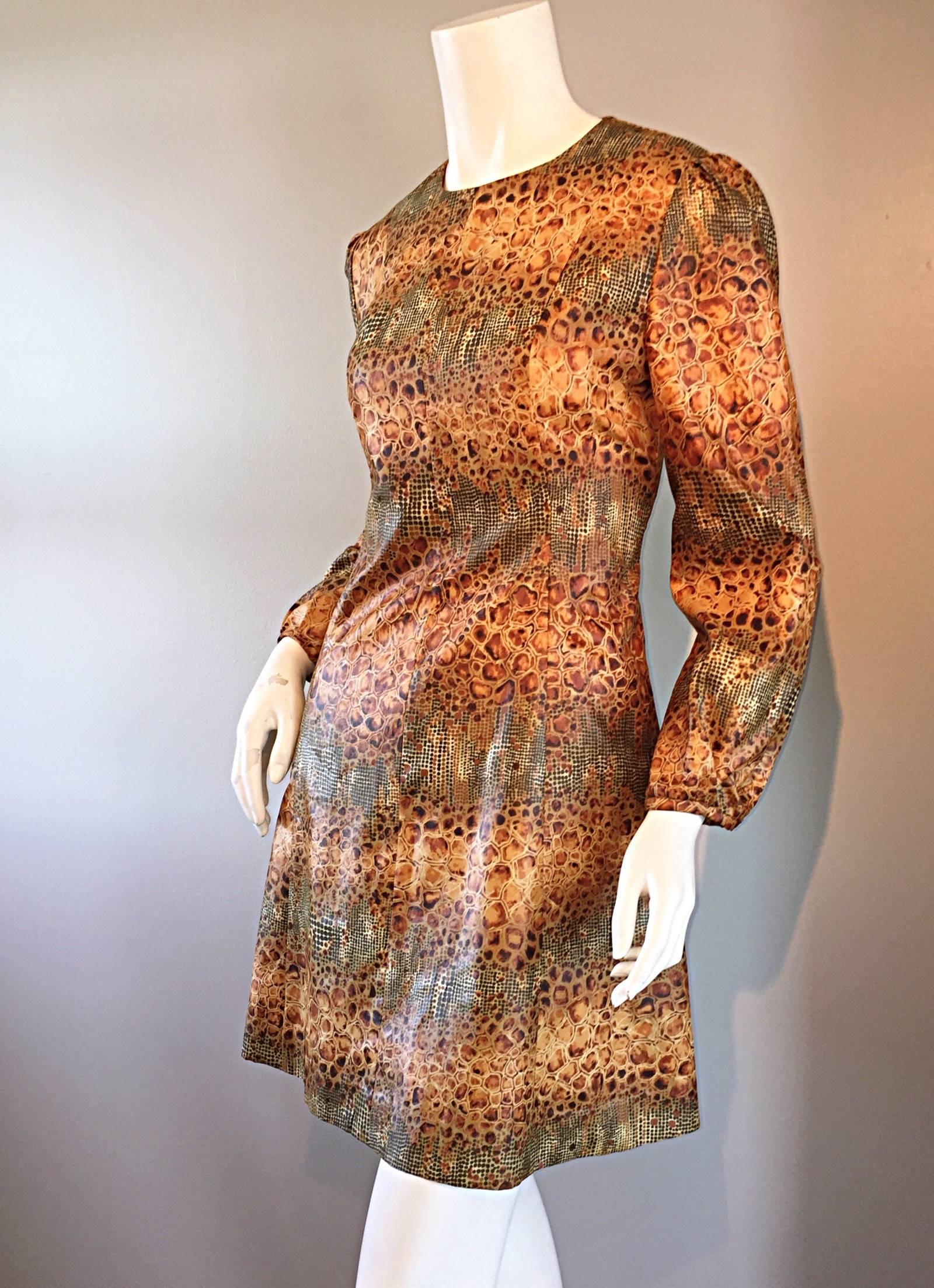 1960er Jahre Alligator + Schlange Reptil Print Vintage A - Linie 60er Jahre Braunes Mod Kleid im Angebot 1