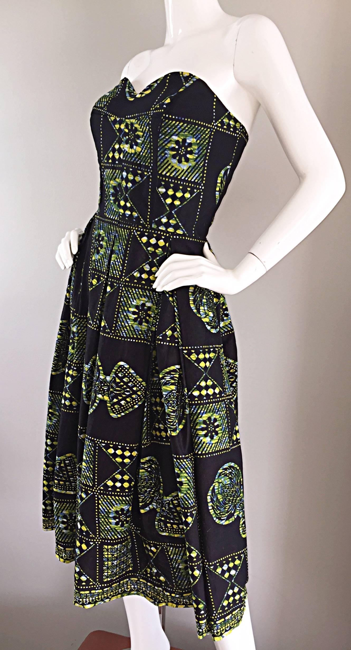 1950s Strapless Navy Blue + Yellow Hawaiian Tribal Print Cotton Rockabilly Dress In New Condition In San Diego, CA