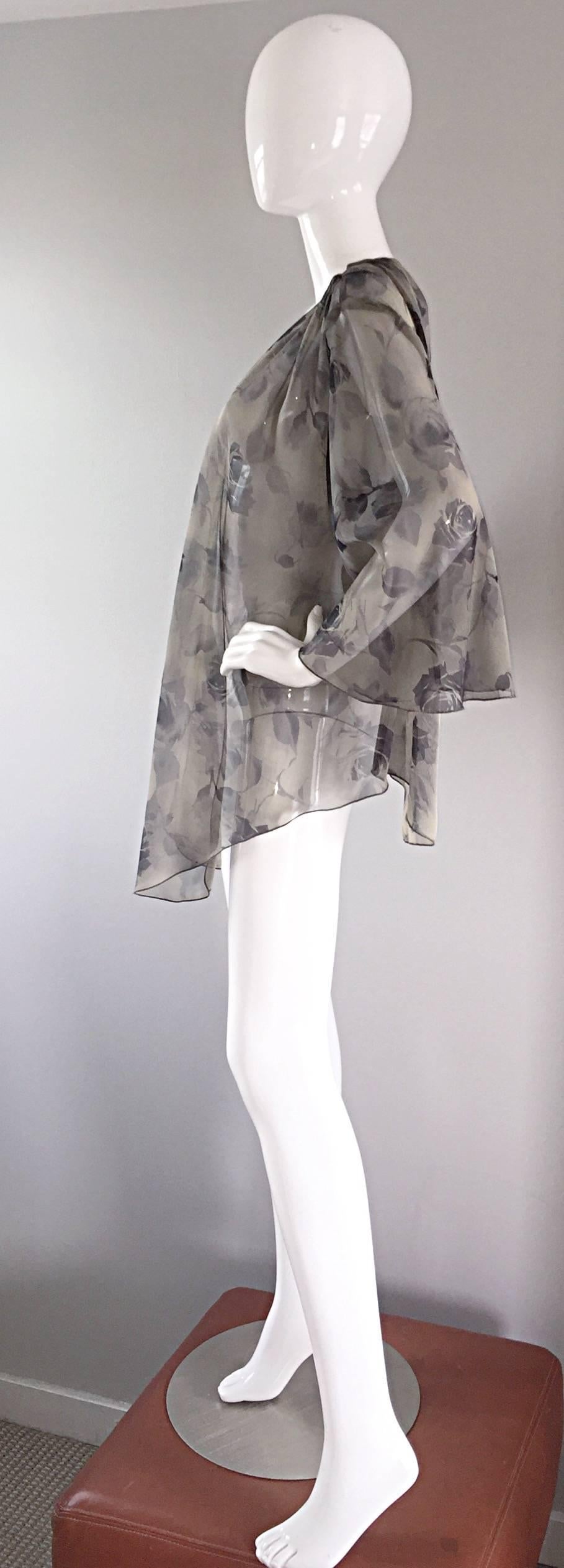 Vintage Bill Blass Size 14 Gray Silk Chiffon Beautiful Rose Print Kimono Jacket  For Sale 5