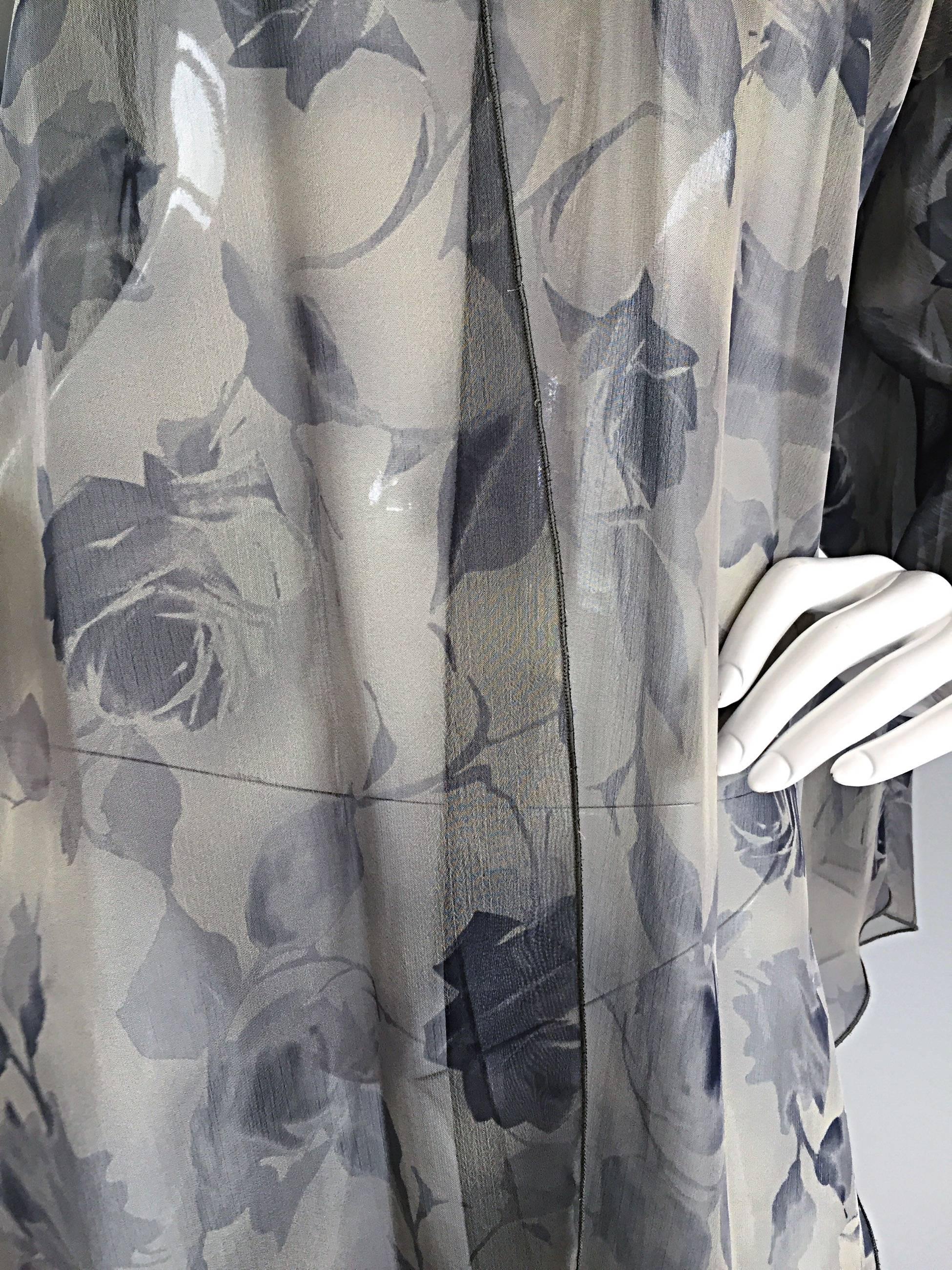 Vintage Bill Blass Size 14 Gray Silk Chiffon Beautiful Rose Print Kimono Jacket For Sale 4