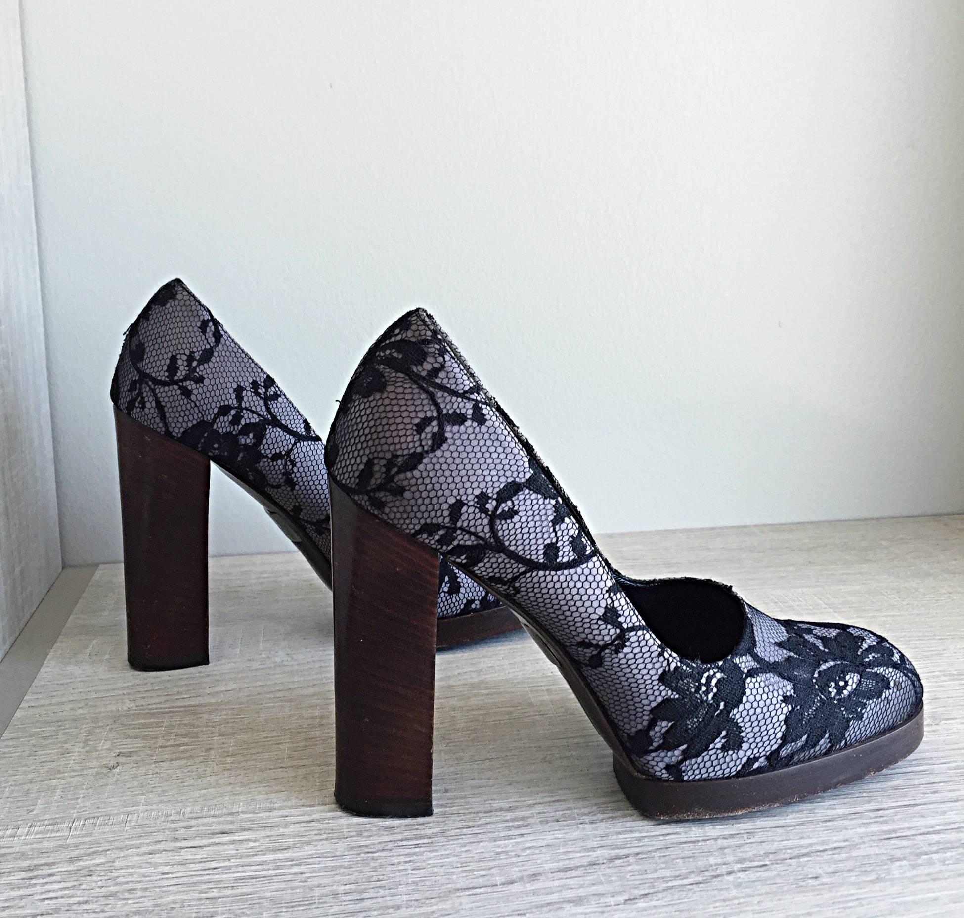 Women's Tom Ford for Gucci Black Size 38 / 8 + Gray Lace Silk Platform Heels For Sale