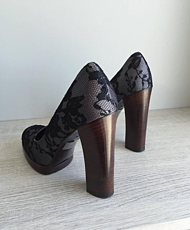 Women's Tom Ford for Gucci Black Size 38 / 8 + Gray Lace Silk Platform Heels For Sale