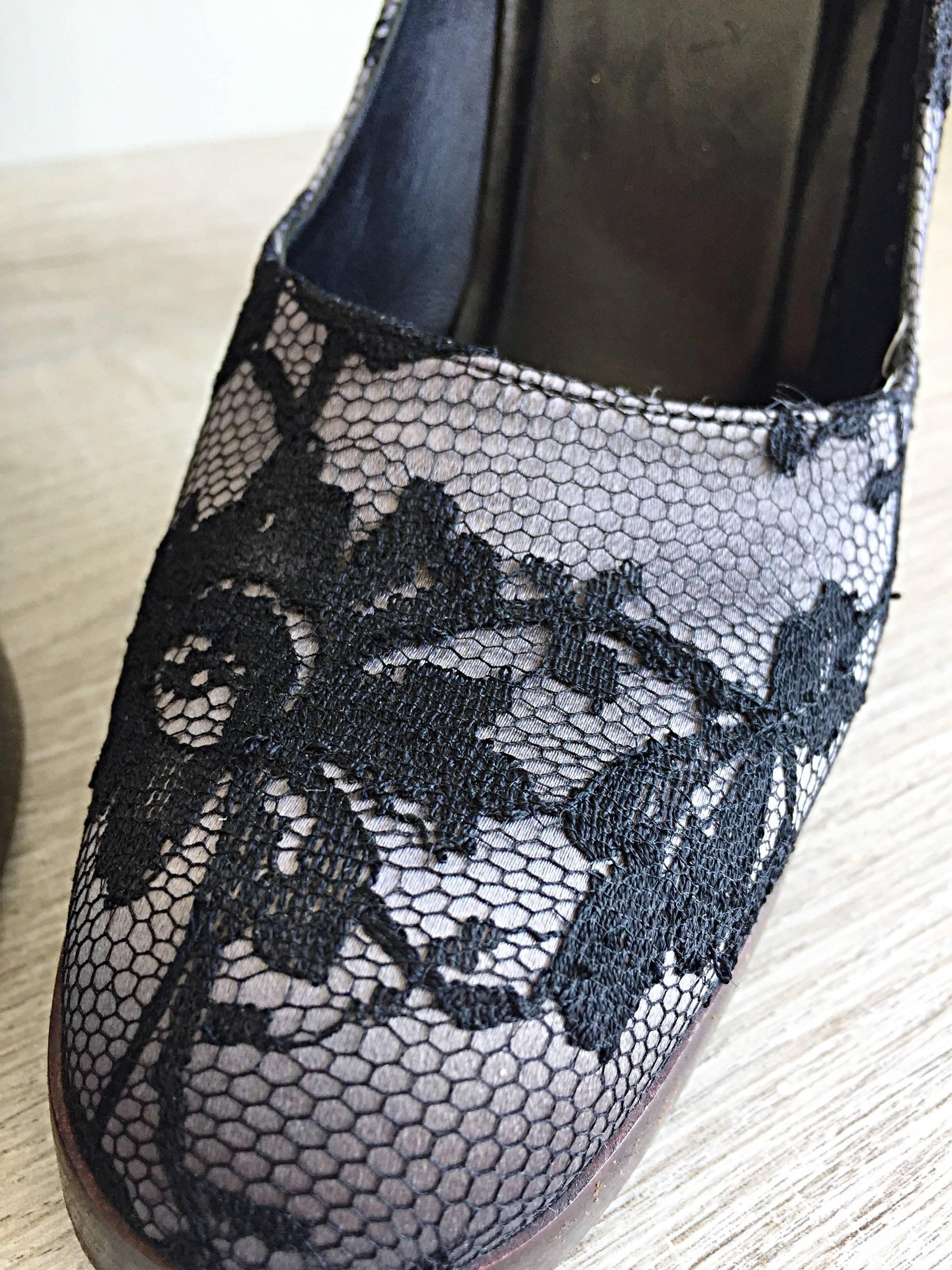 Tom Ford pour Gucci - Chaussures à talons compensés en soie noires et grises avec dentelle, taille 38/8 en vente 1