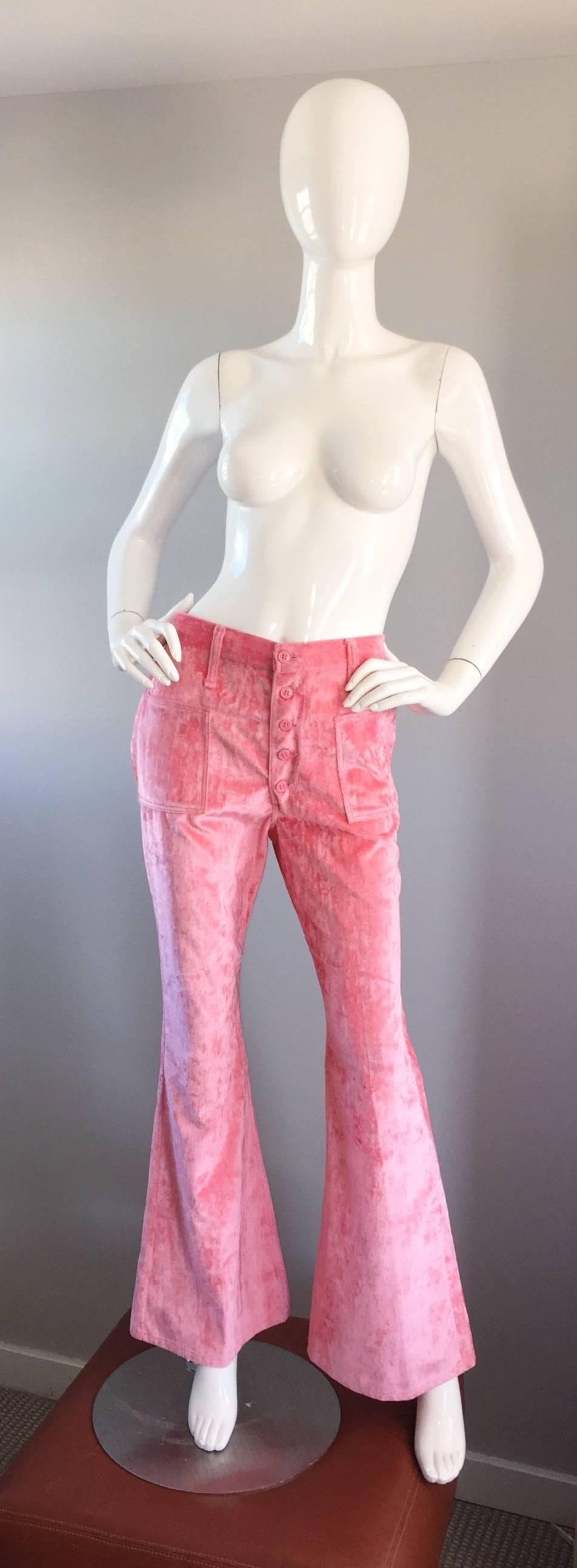 Amazing and RARE vintage 70s hot pink velvet WRANGLERS! Flattering fitted silhouette, that looks incredible on! Button fly, with two pockets at each side of the waist, and two pockets on the rear. Wide leg bellbottoms. Signature 1970s hippie chic.