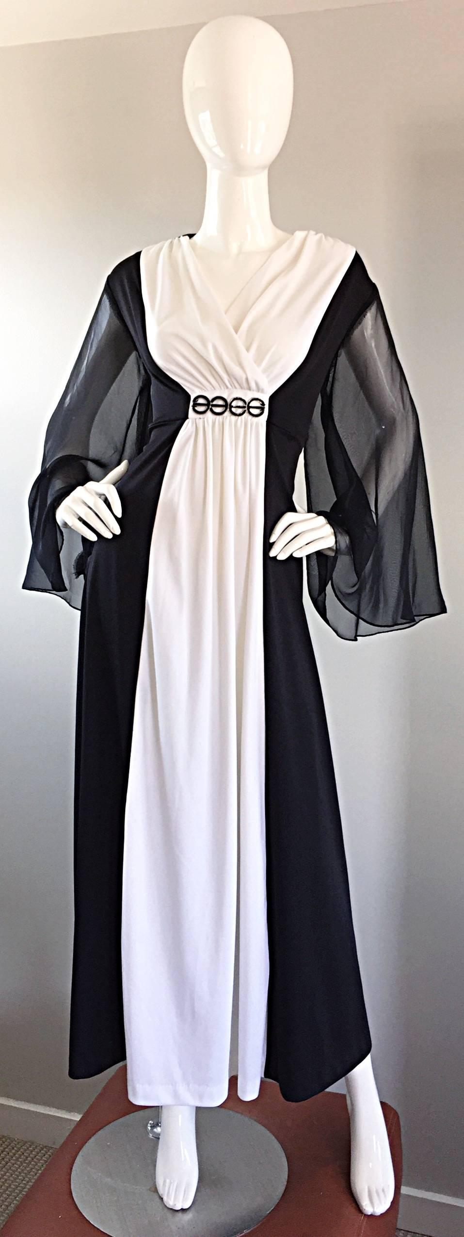 Amazing 1970s 70s Black and White Grecian Maxi Dress / Gown w/ Angel Sleeves In Excellent Condition For Sale In San Diego, CA
