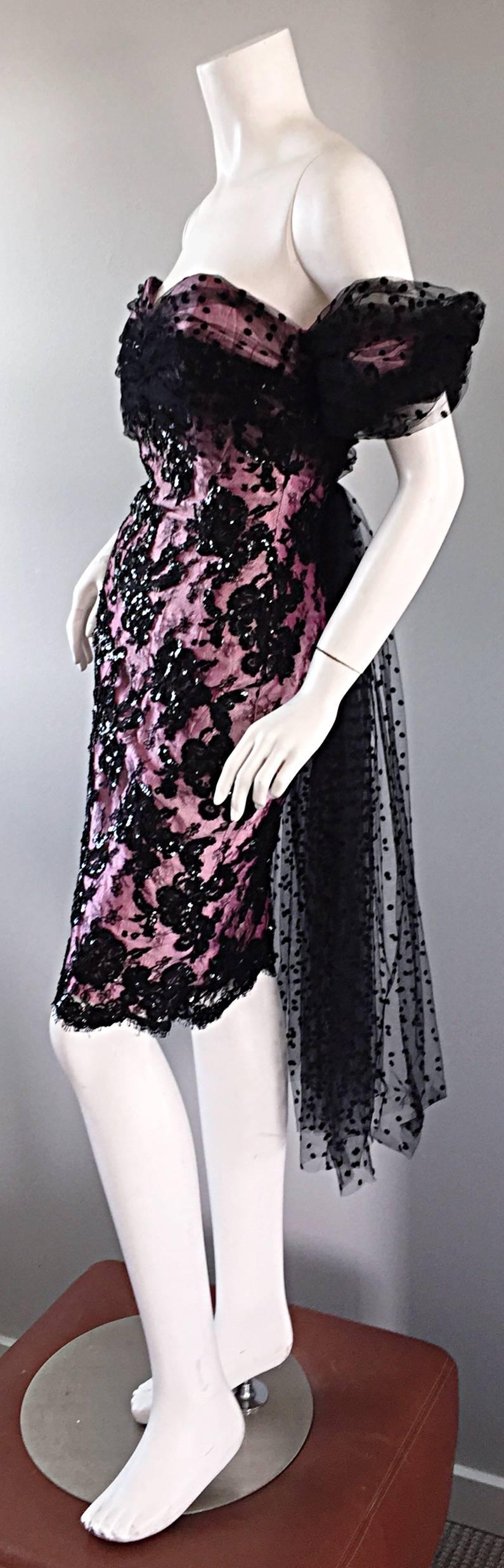 Lillie Rubin - Robe vintage rose et noire en dentelle de soie à paillettes avec traîne en tulle  Pour femmes en vente