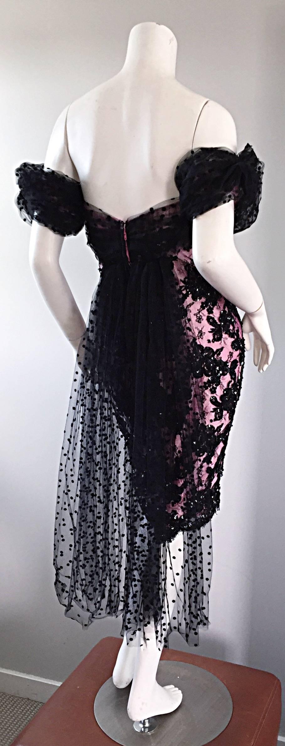 Lillie Rubin - Robe vintage rose et noire en dentelle de soie à paillettes avec traîne en tulle  Excellent état - En vente à San Diego, CA