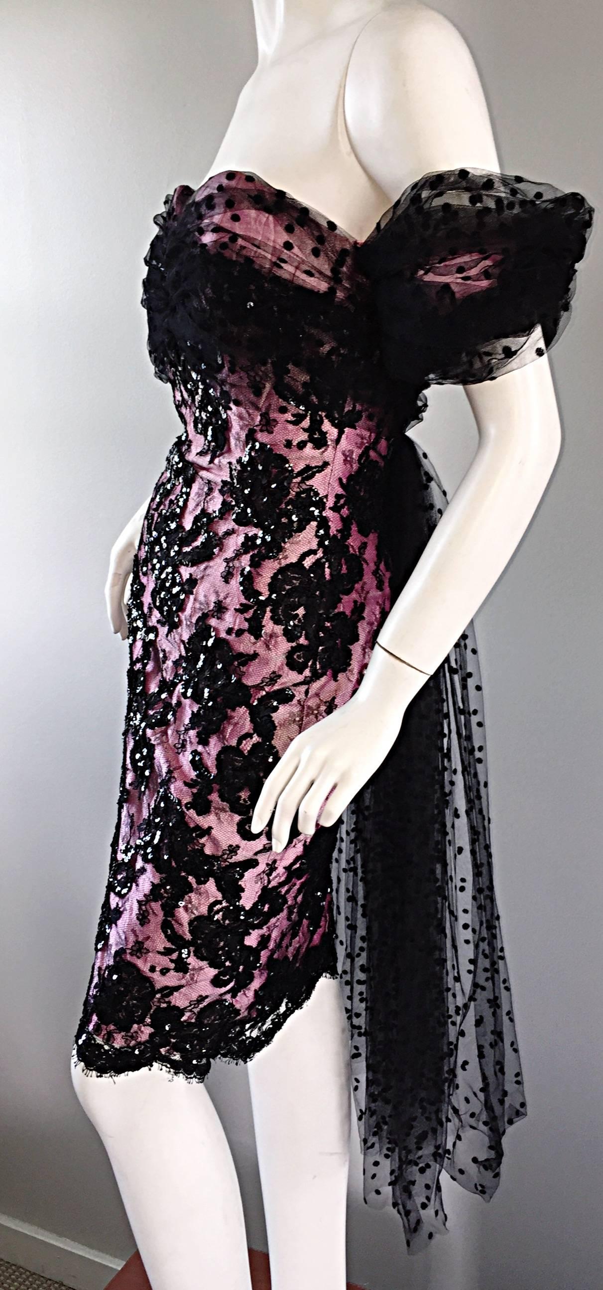 Noir Lillie Rubin - Robe vintage rose et noire en dentelle de soie à paillettes avec traîne en tulle  en vente