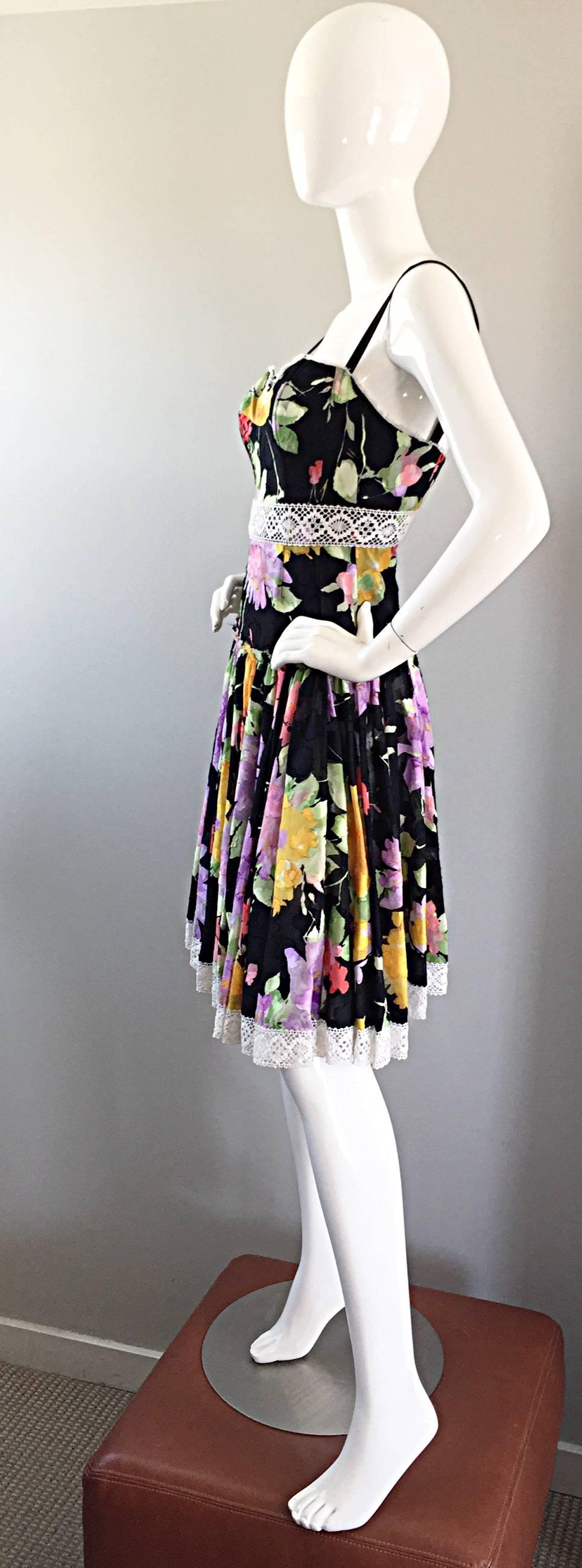 Tracy Feith Black Cotton Floral Print Lace Pretty Sun Dress w/ Full Skirt In Excellent Condition In San Diego, CA