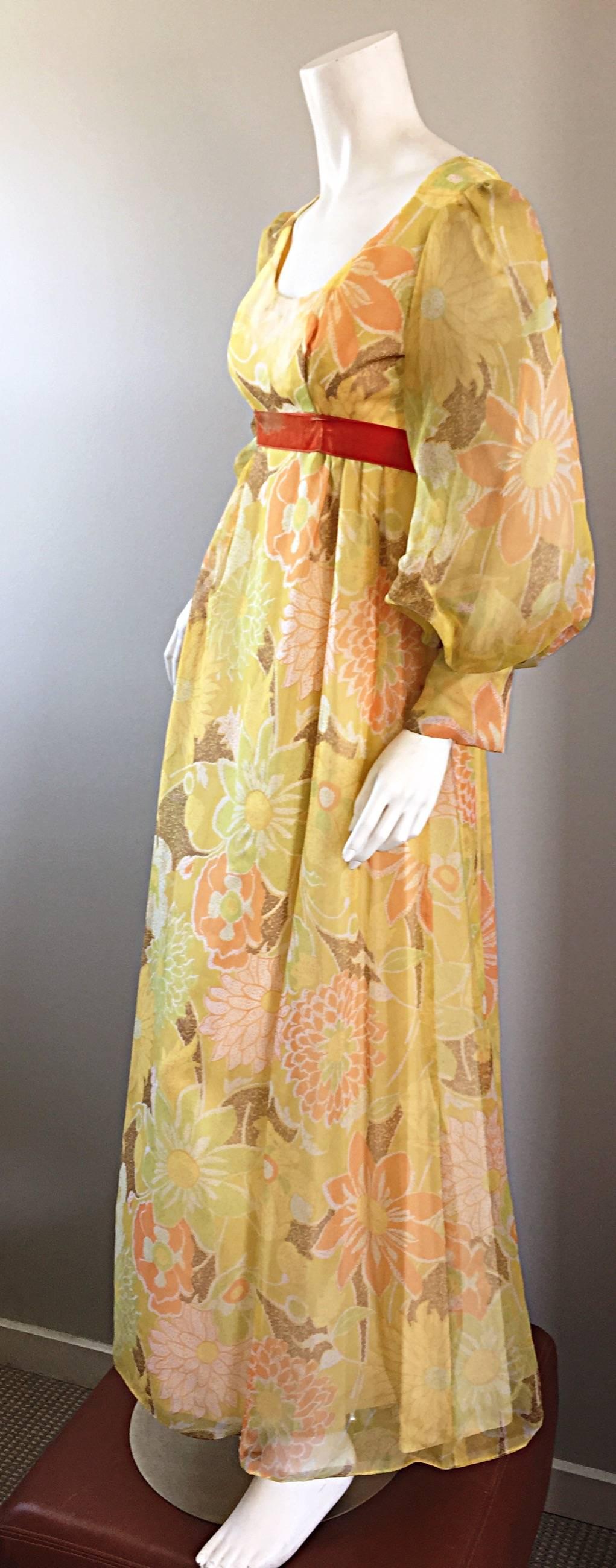 Wunderschönes 1970er Emma Domb Gelb + Orange Blumen Chiffon Langarm Maxikleid  im Zustand „Hervorragend“ im Angebot in San Diego, CA