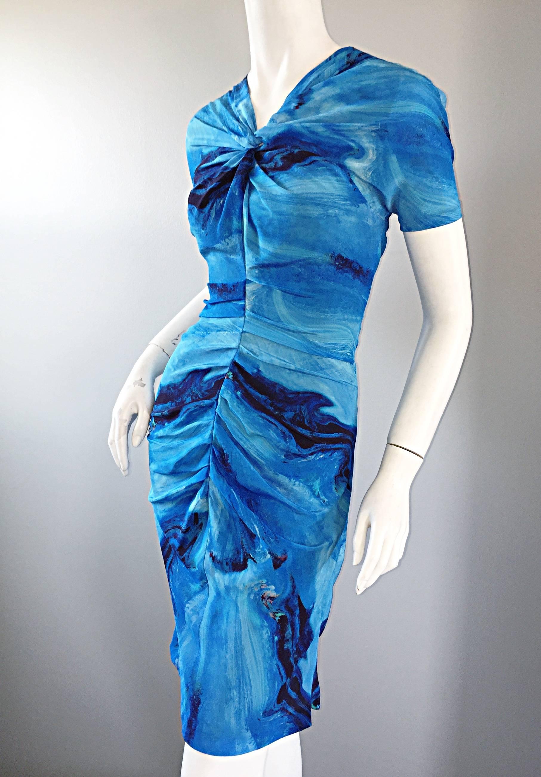 Vera Wang Collection 1990s Rare ' Ocean Wave ' Print 100% Silk 90s Ruched Dress In Excellent Condition In San Diego, CA