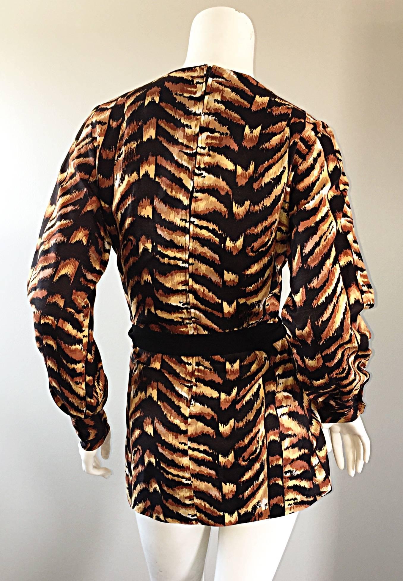 1960s I. Magnin Tiger Print Brown / Black Vintage 60s Animal Print Belted Tunic  In Excellent Condition For Sale In San Diego, CA