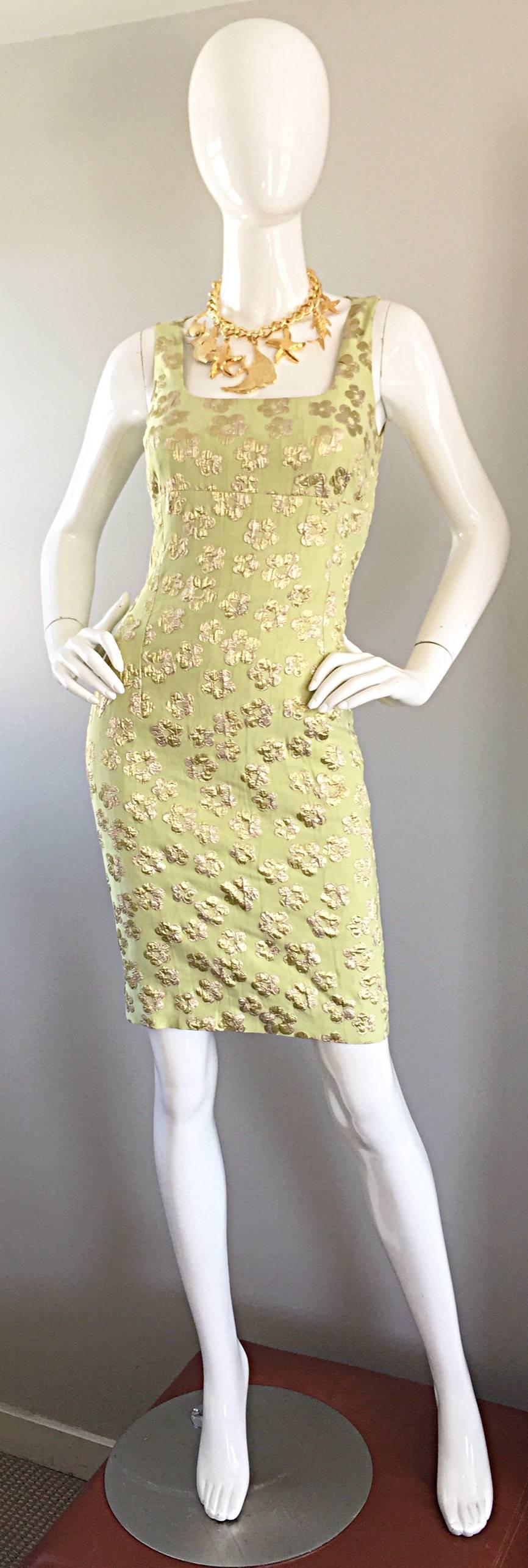 Beautiful brand new MICHAEL KORS COLLECTION (Made in Italy) mint green silk plisse bodycon dress! Features allover metallic gold and white gold flowers throughout the front and back. An ode to the 1990s with the fit, with a chic 1960s flower power