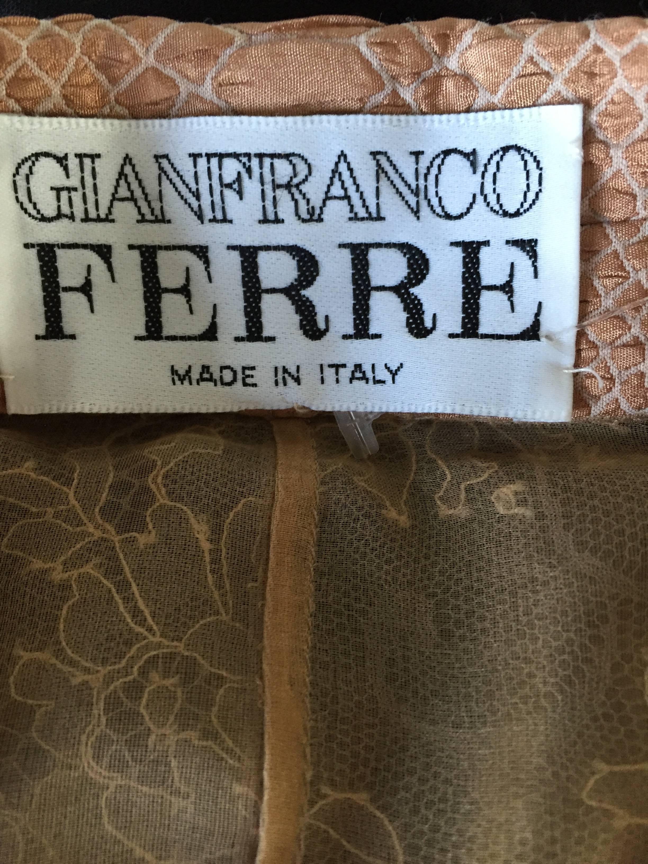 Gianfranco Ferre Vintage Años 90 Rosa + Nude Piel de Serpiente + Encaje Chaqueta Blazer de Seda en venta 4