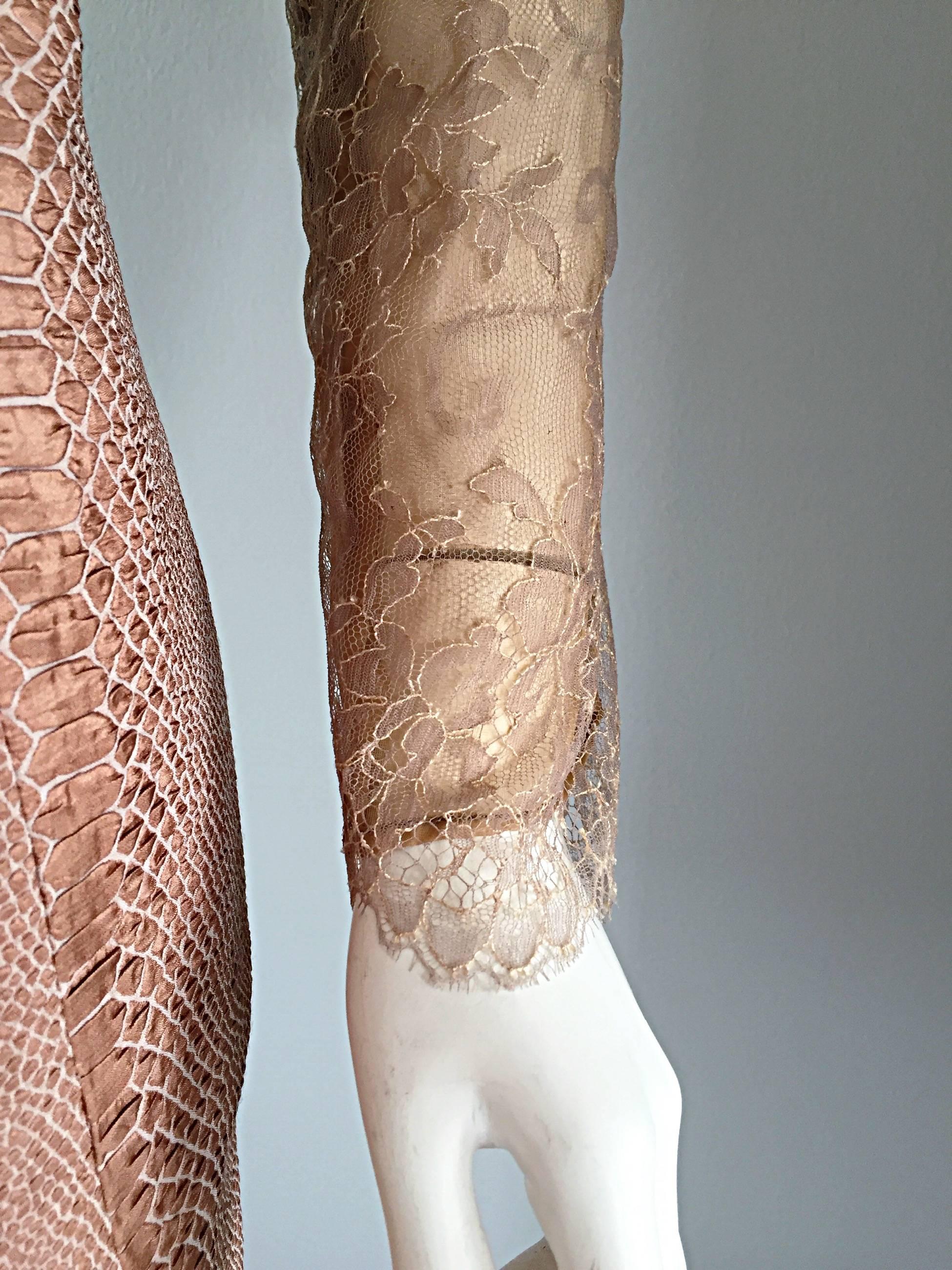 Gianfranco Ferre Vintage Años 90 Rosa + Nude Piel de Serpiente + Encaje Chaqueta Blazer de Seda en Excelente estado para la venta en San Diego, CA